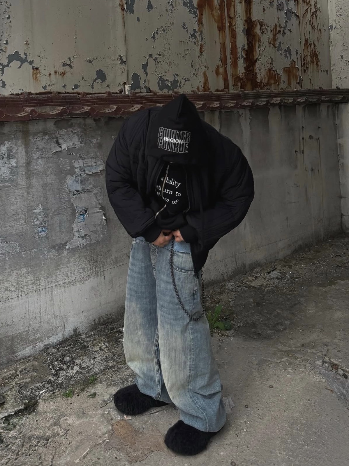 Resurrection13 Patch Work 2Way Zip Up Hoodie Black 착용 스타일