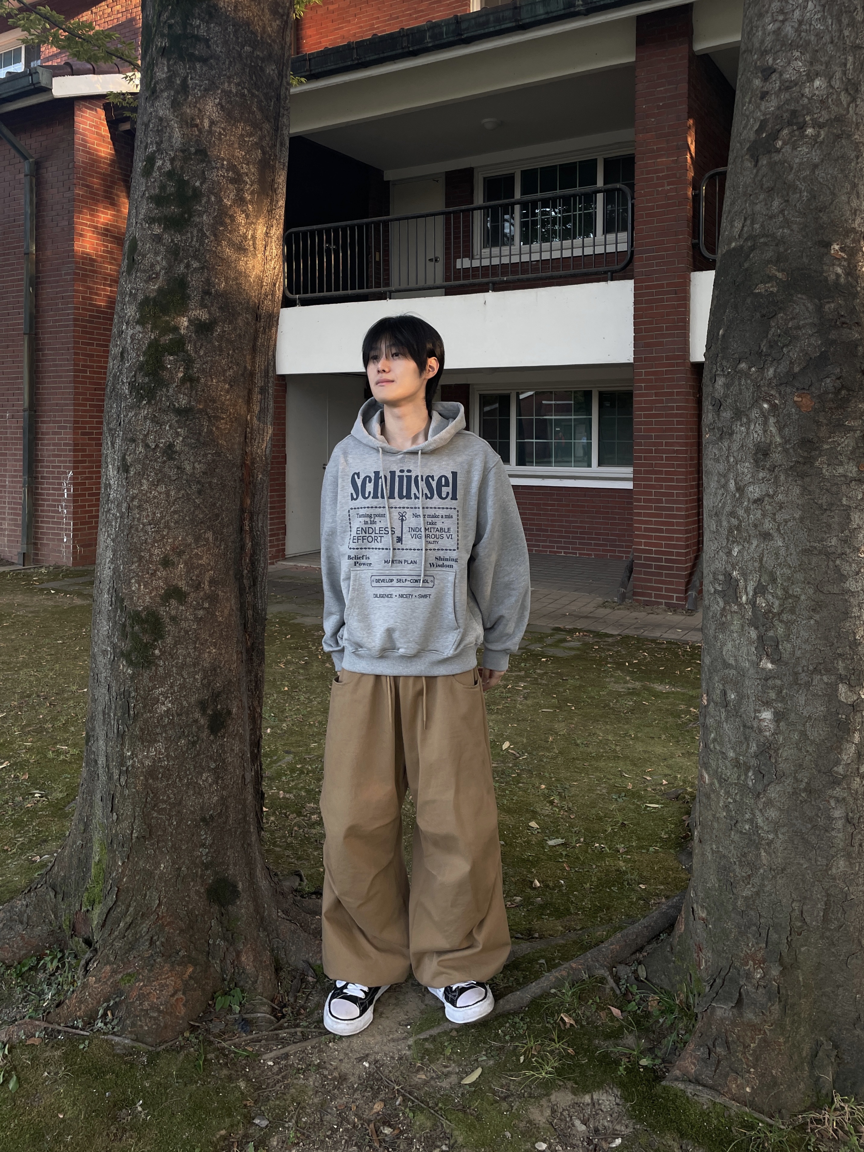 Maison Mihara Yasuhiro Peterson OG Sole Canvas Low Sneakers Black 착용 스타일 - 6