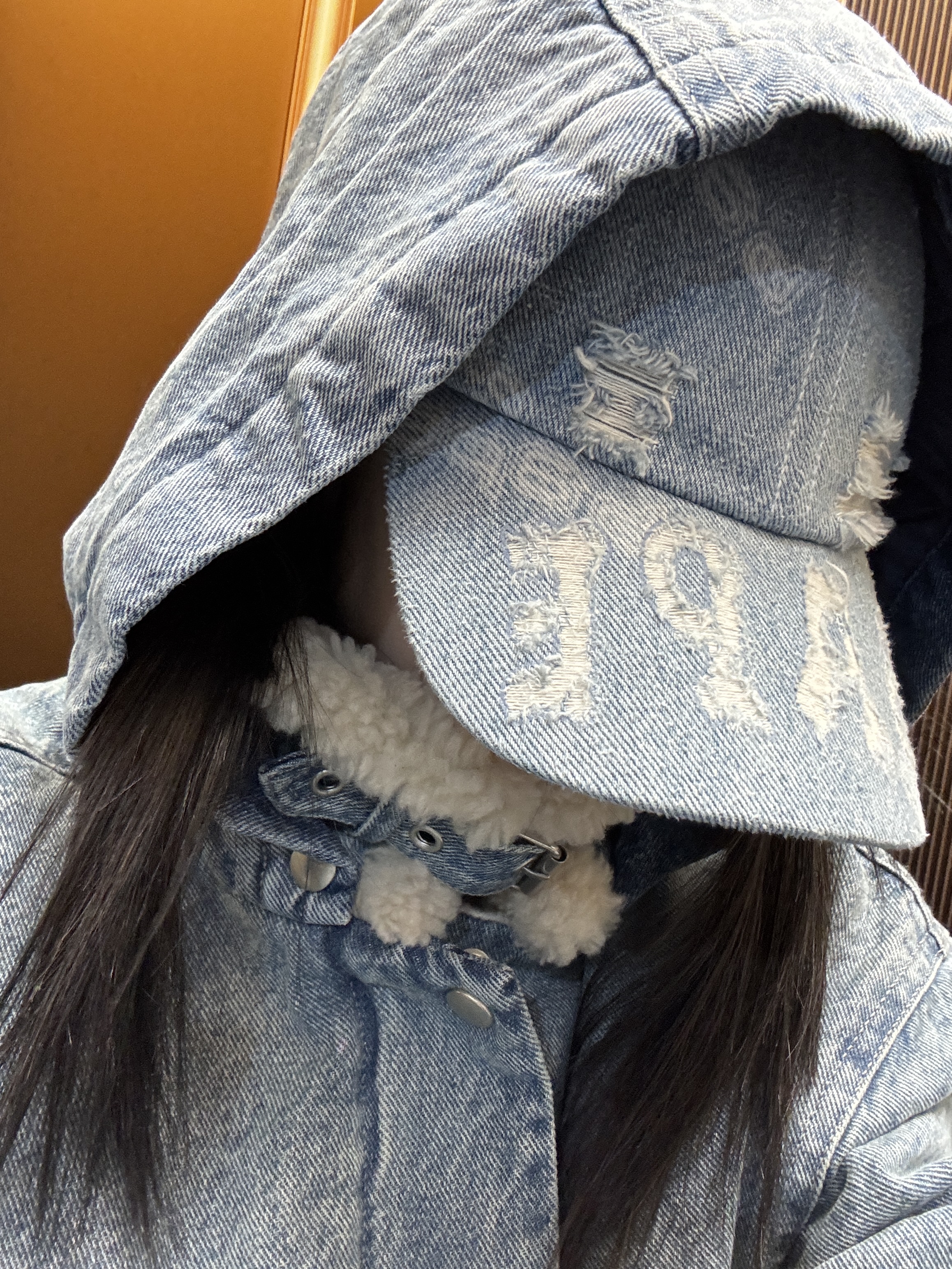 Supreme Faux Shearling Lined Bomber Jacket Denim - 24FW, BAPE Denim Distressed Logo Cap Light Indigo 착용 스타일 - 1