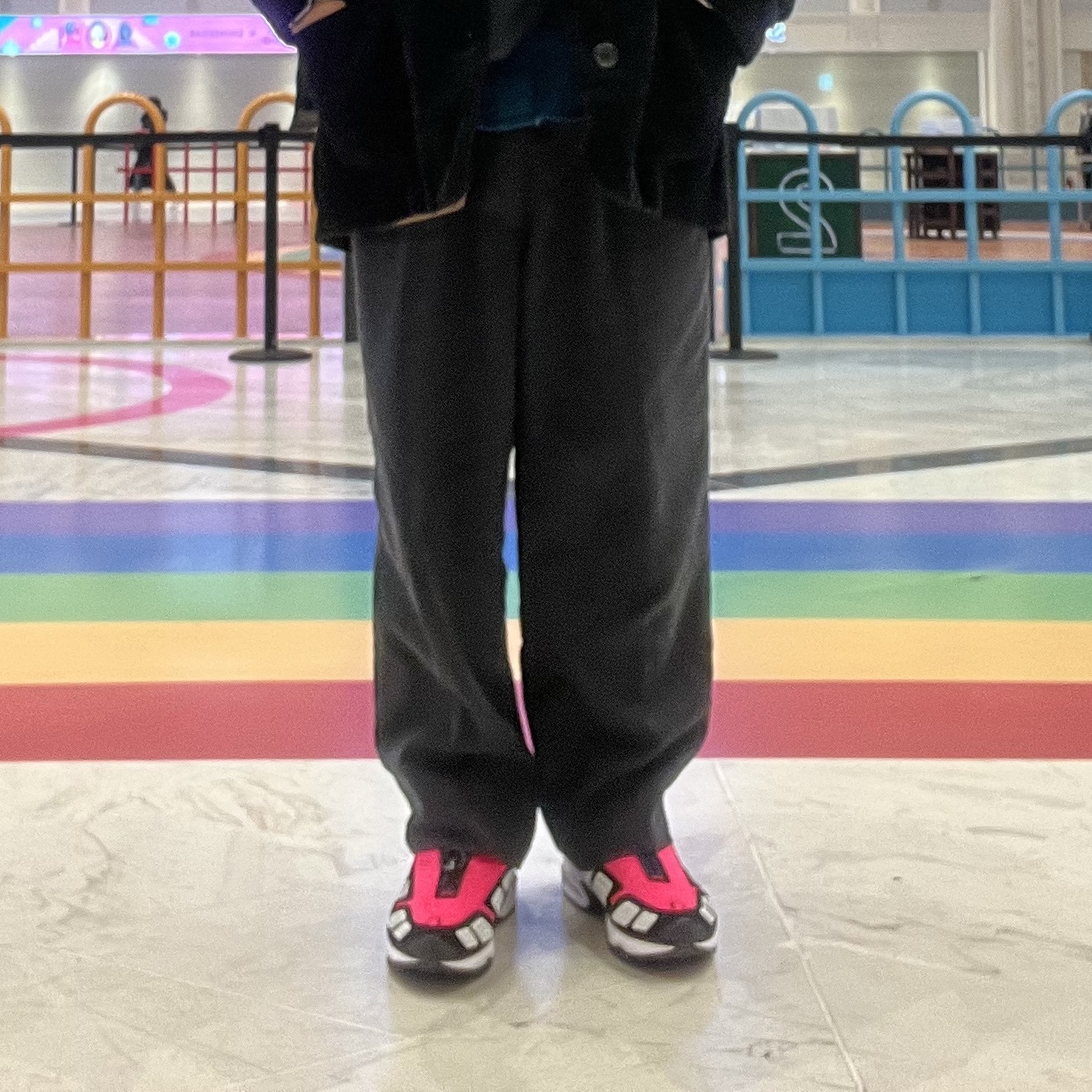(W) Nike Air Max SNDR Hyper Pink and Black 착용 스타일
