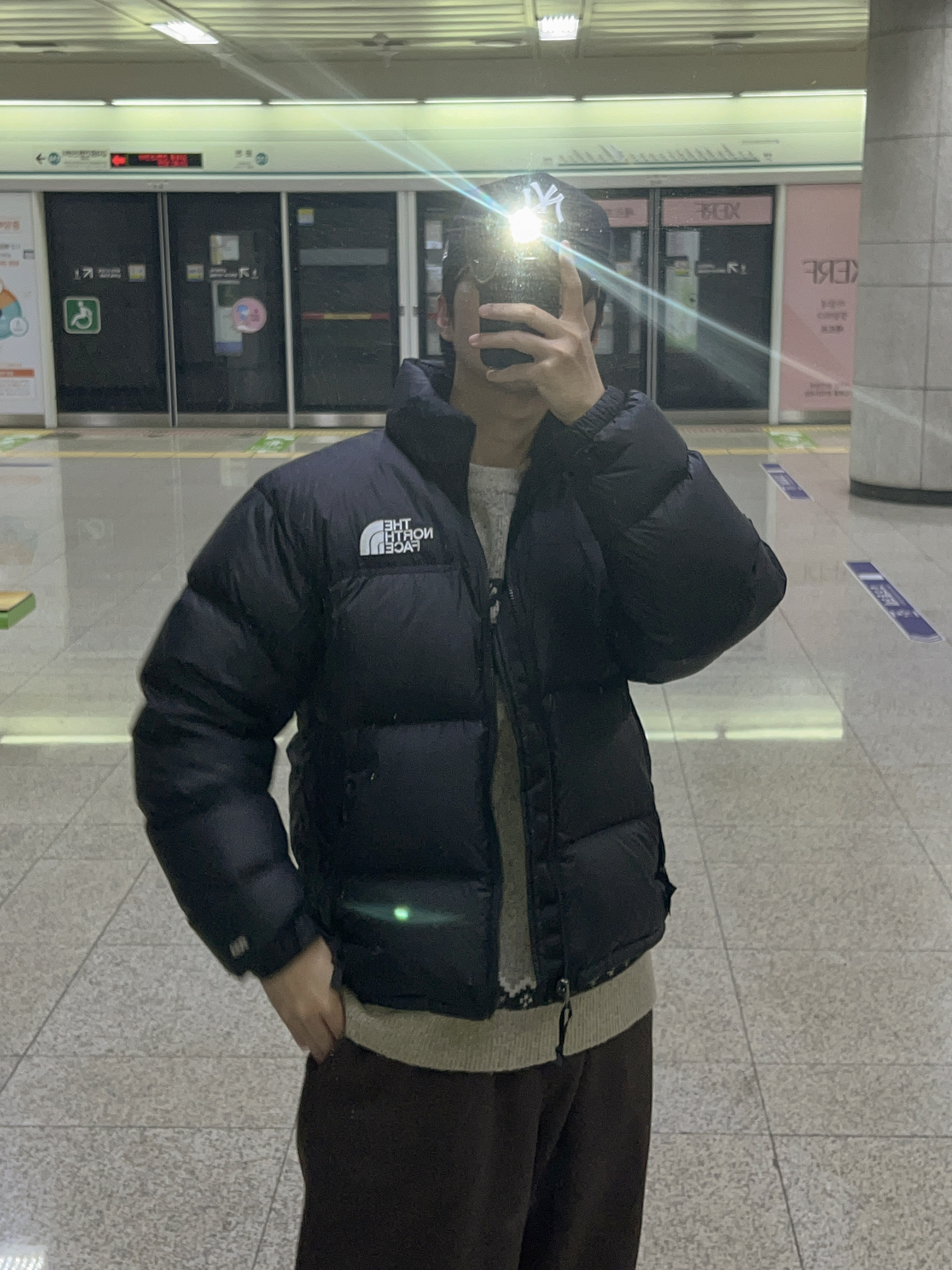 (W) Nike Air Force 1 '07 Cacao Wow, The North Face 1996 Retro Nuptse Jacket Black 착용 스타일 - 4