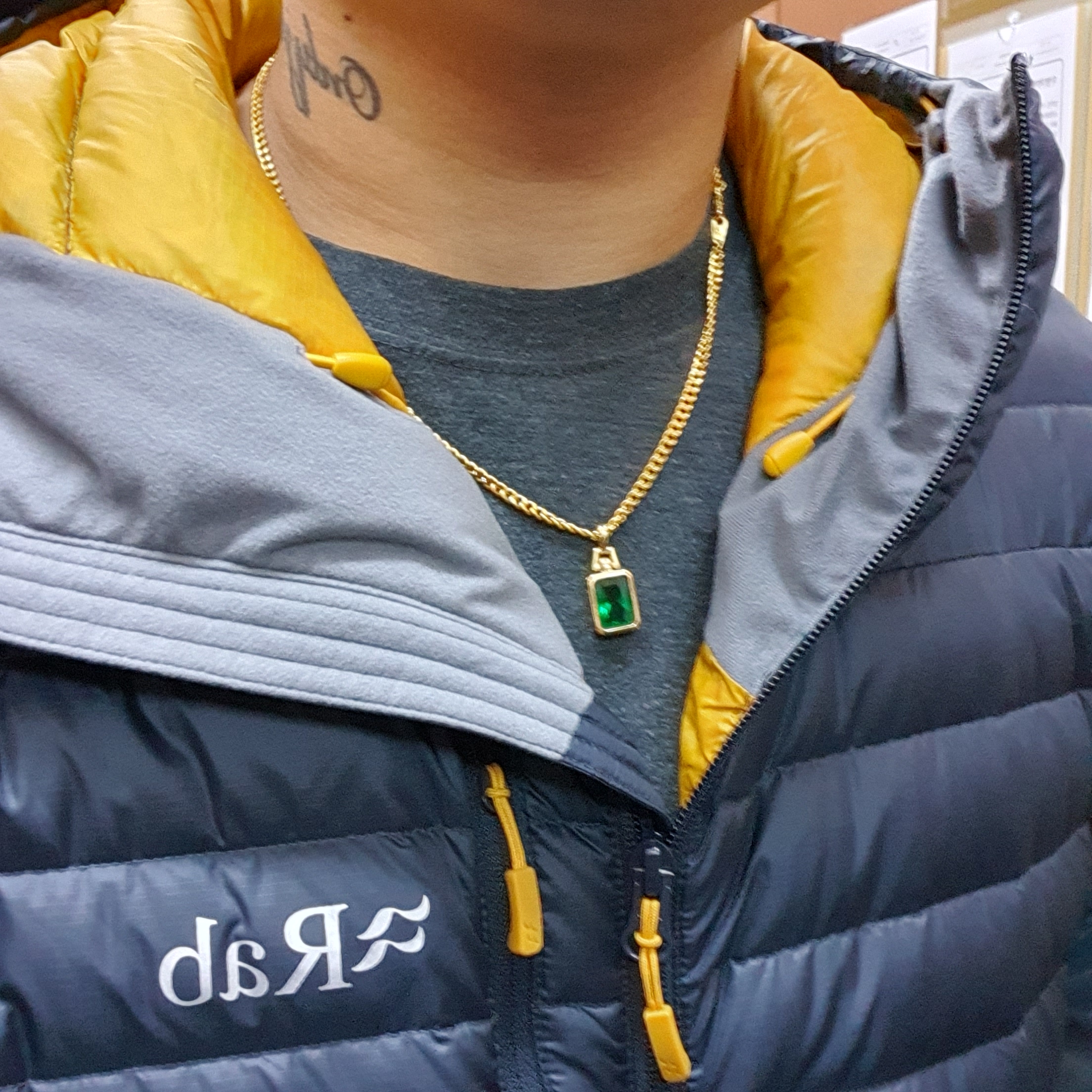 Rab Microlight Alpine Jacket Beluga 착용 스타일