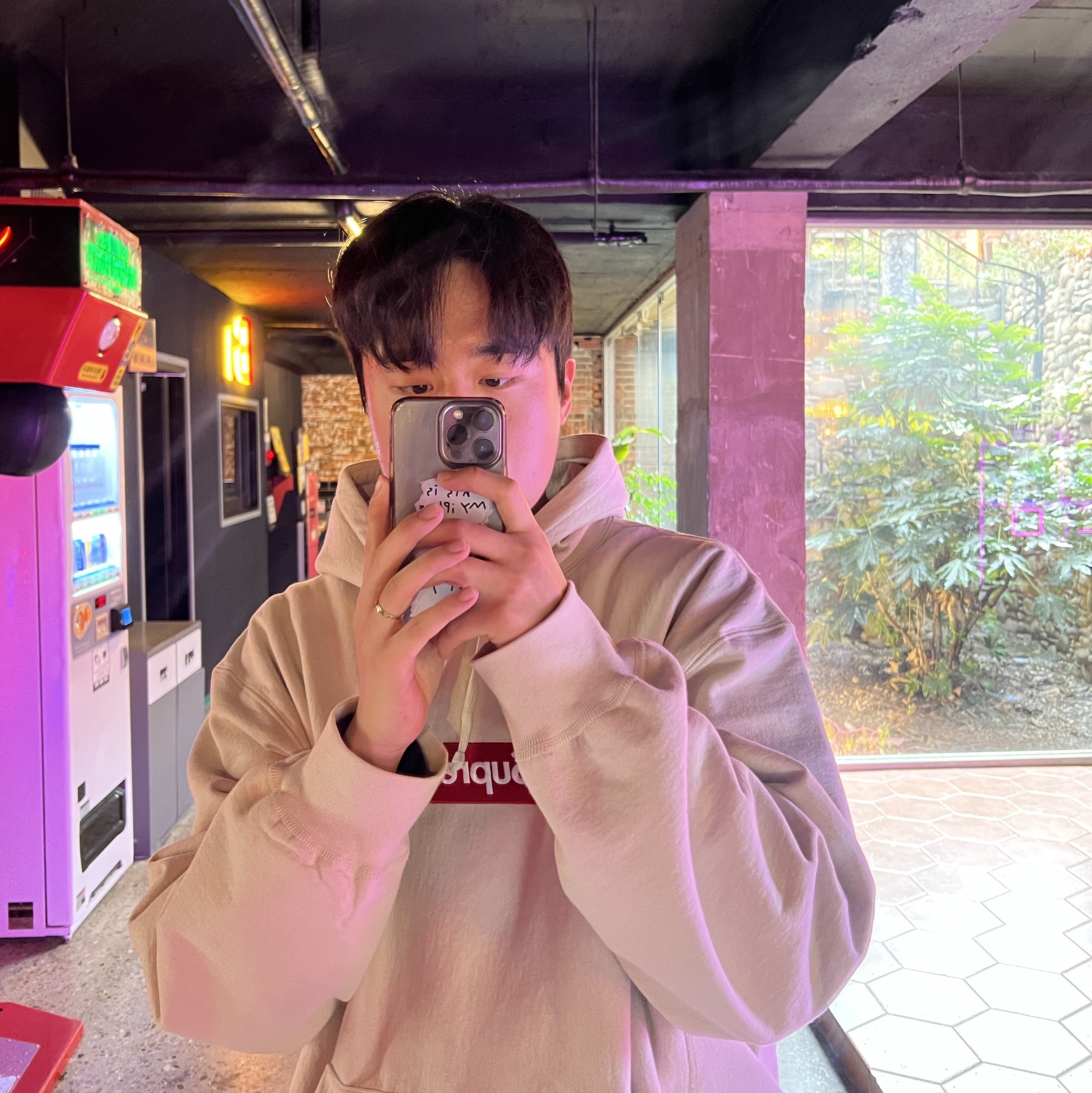 Supreme Box Logo Hooded Sweatshirt Stone - 24FW 착용 스타일