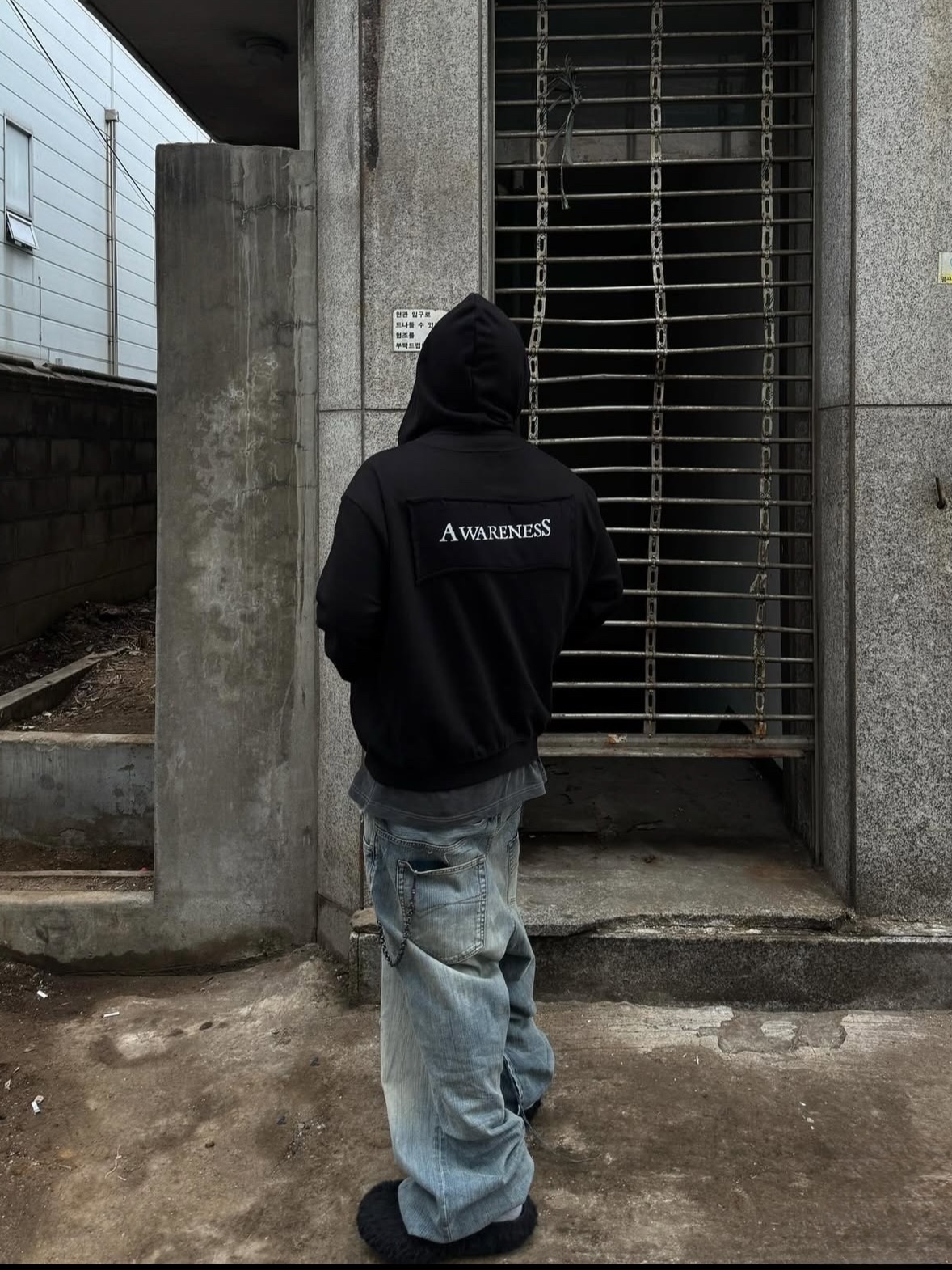 Resurrection13 Patch Work 2Way Zip Up Hoodie Black 착용 스타일