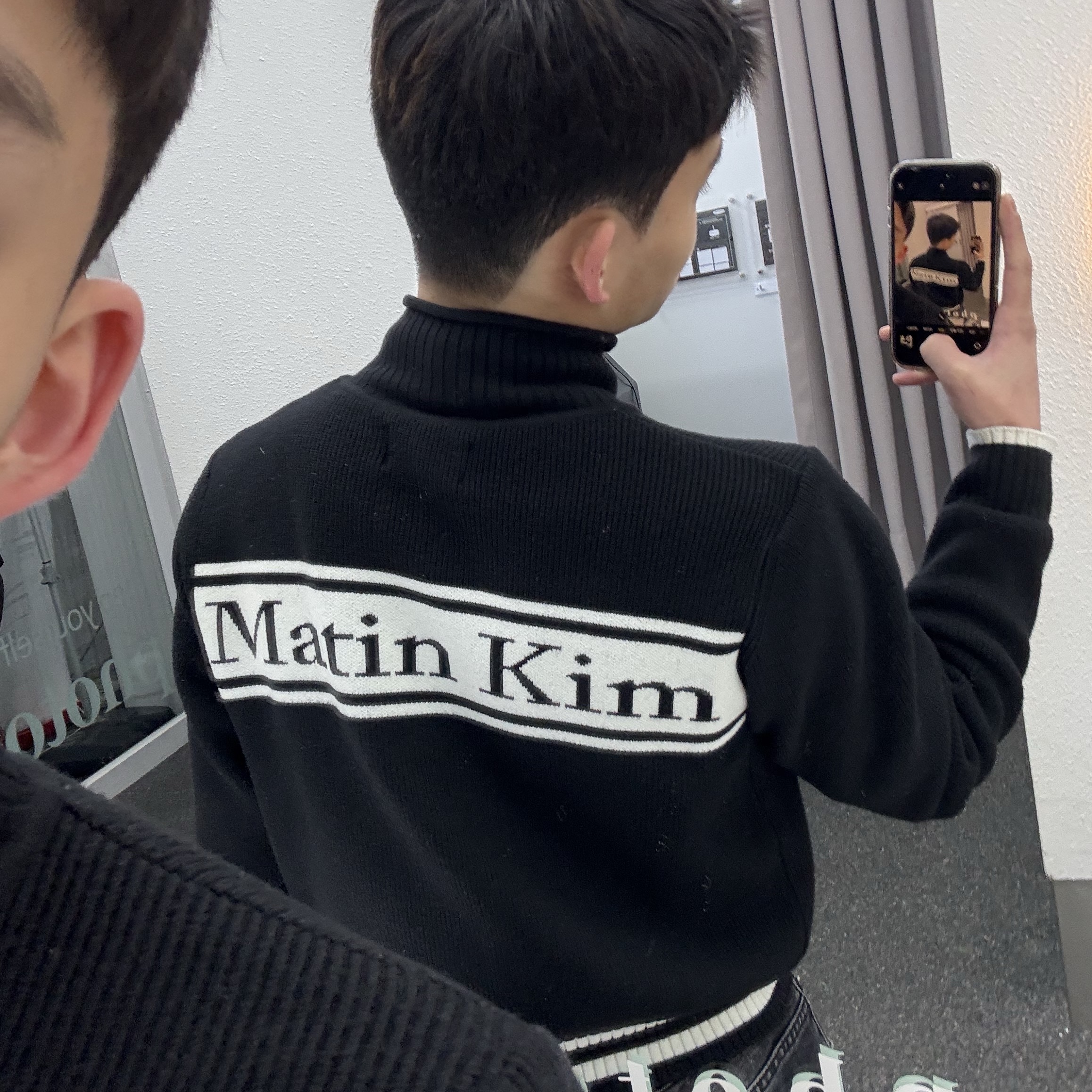 Matin Kim Spell Point Stripe Knit Cardigan Black 착용 스타일