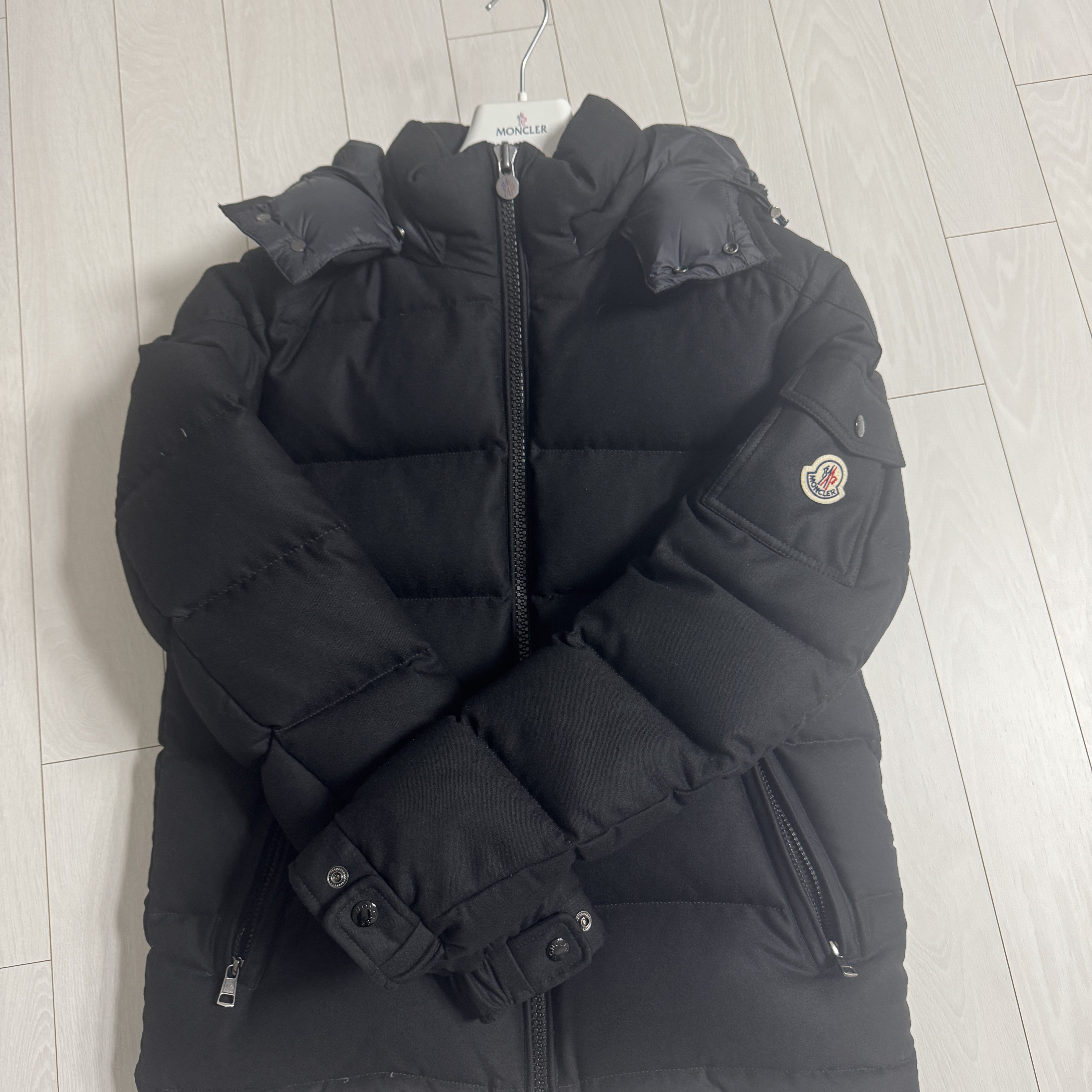 Moncler Montgenevre Short Down Jacket Black - 22FW 착용 스타일