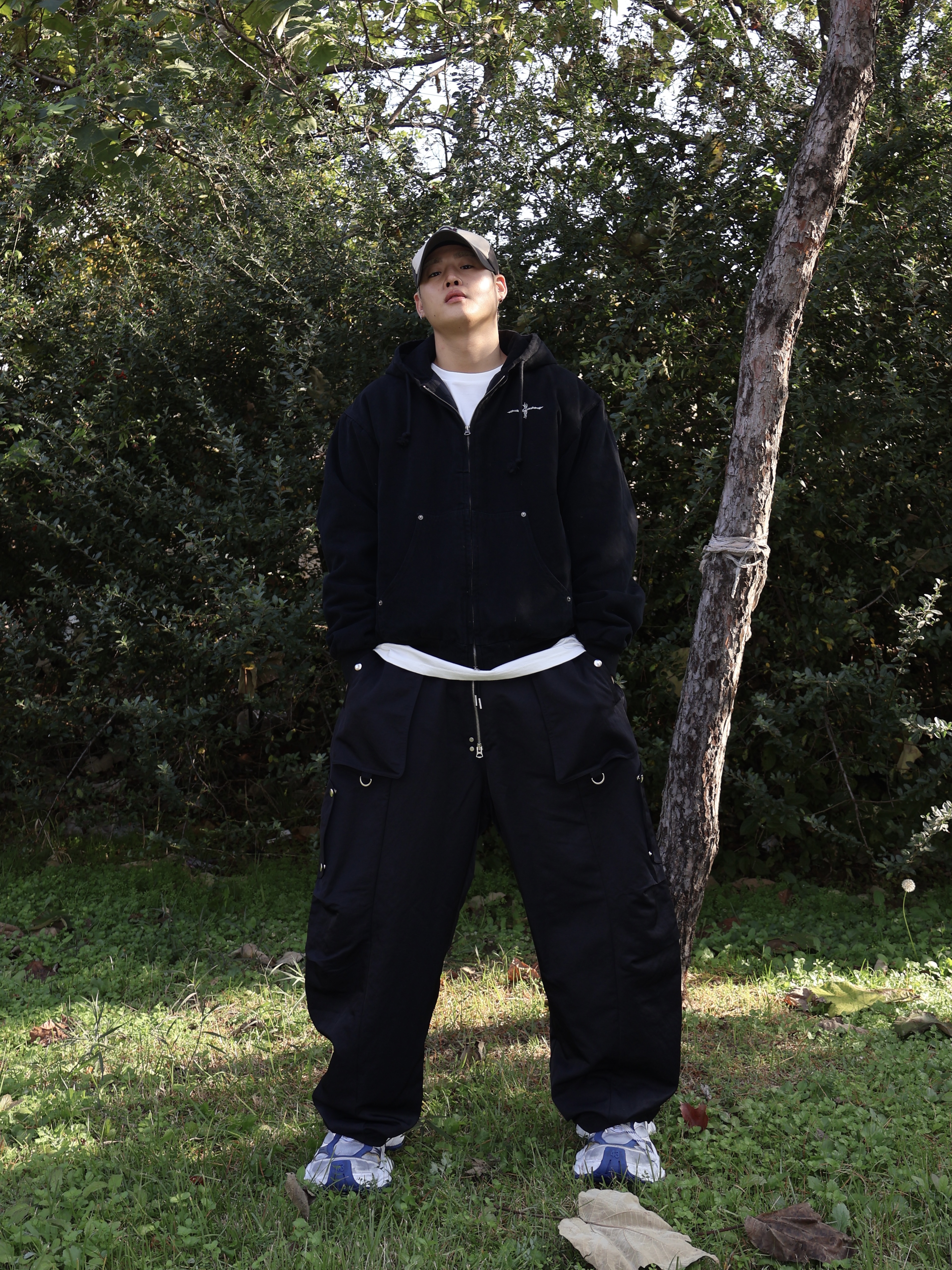 Balenciaga Cargo Sneakers Grey White Blue 착용 스타일