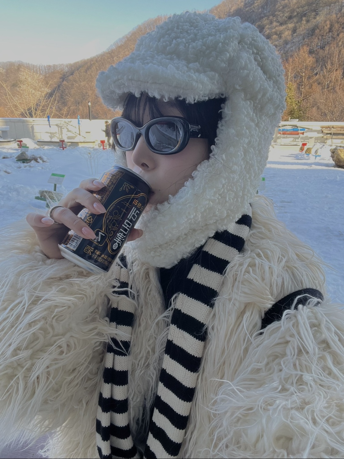 Gentle Monster x Maison Margiela MM004 Black Black 착용 스타일