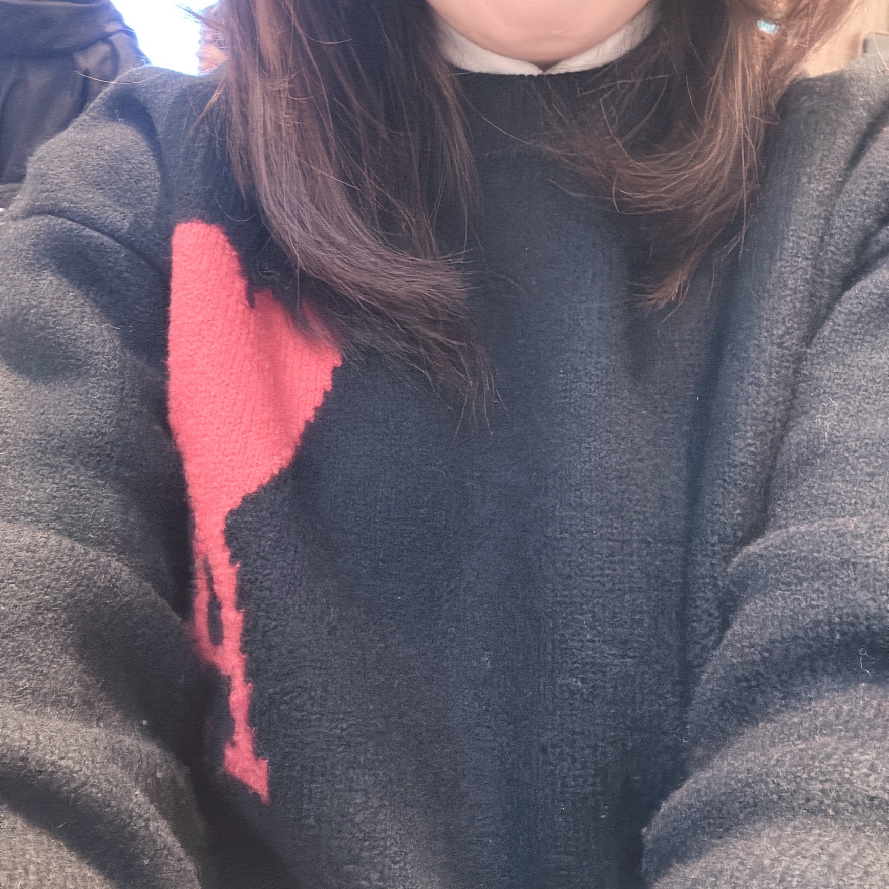 AMI de Coeur Oversize Intarsia Sweater Black Red 착용 스타일