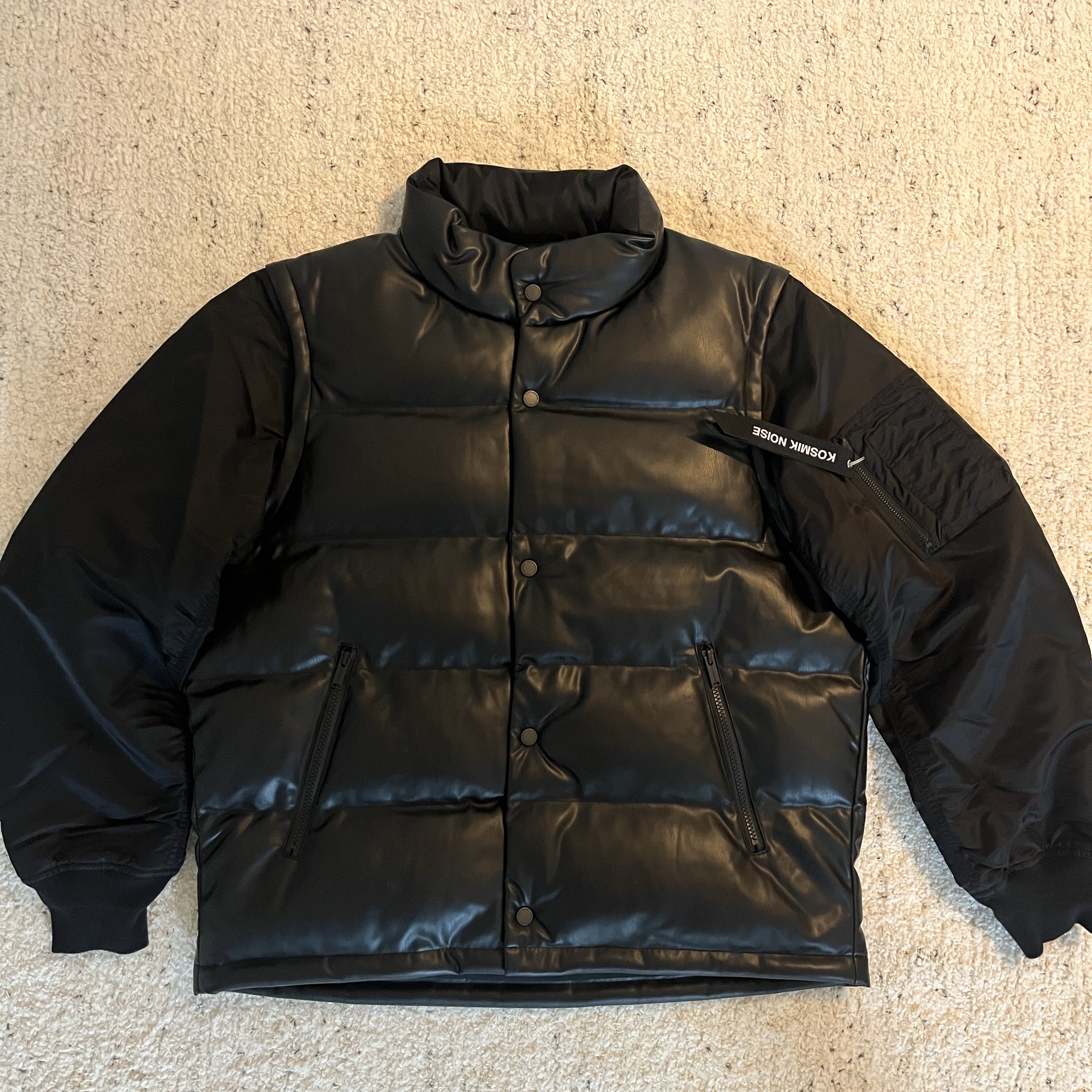 GU x Undercover Convertible Padded Blouson Black 착용 스타일 - 1