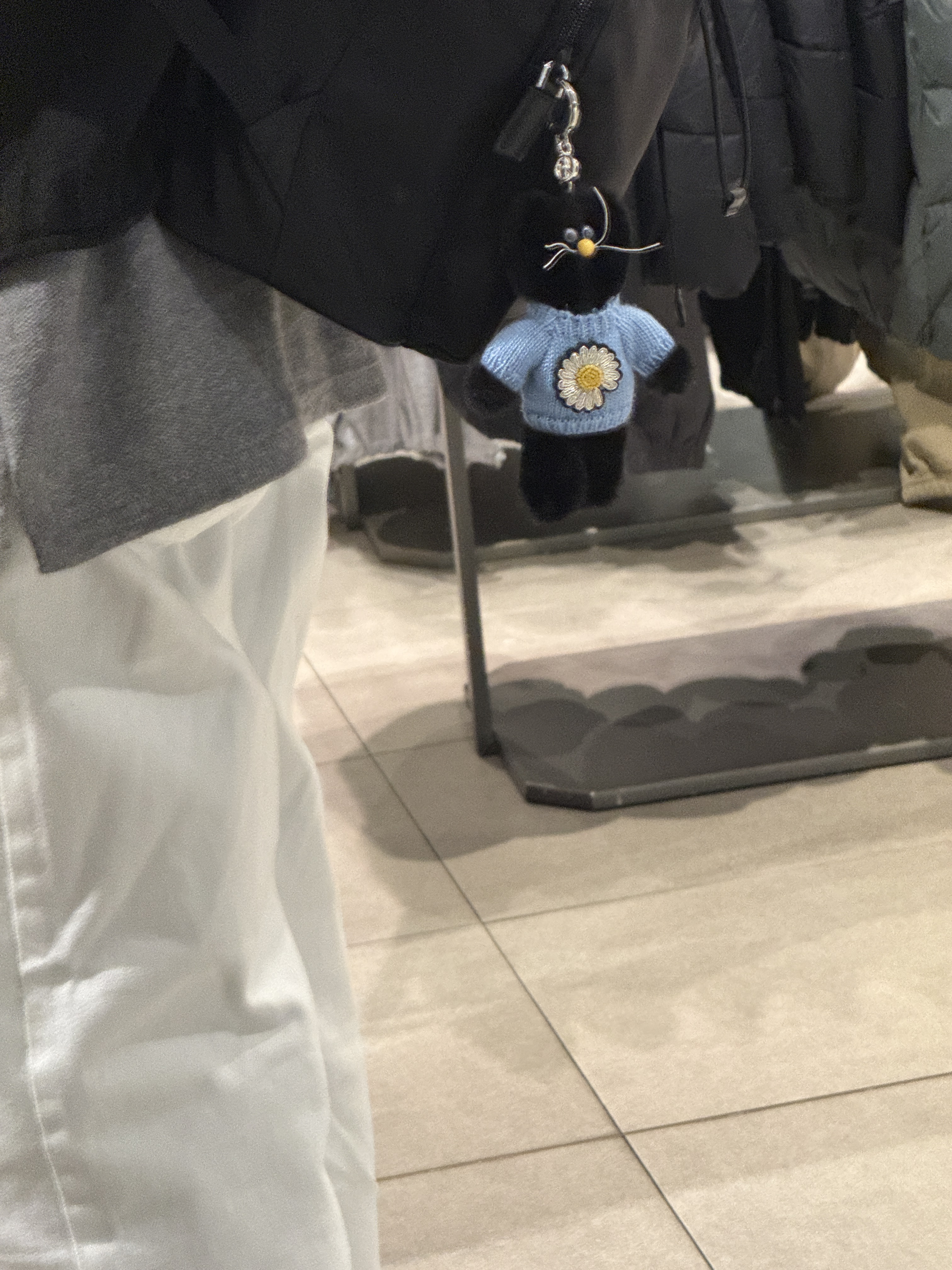 Monamhee x Peaceminusone Daihee Plush Keyring, Monamhee x Peaceminusone Syhee Plush Keyring 착용 스타일 - 2