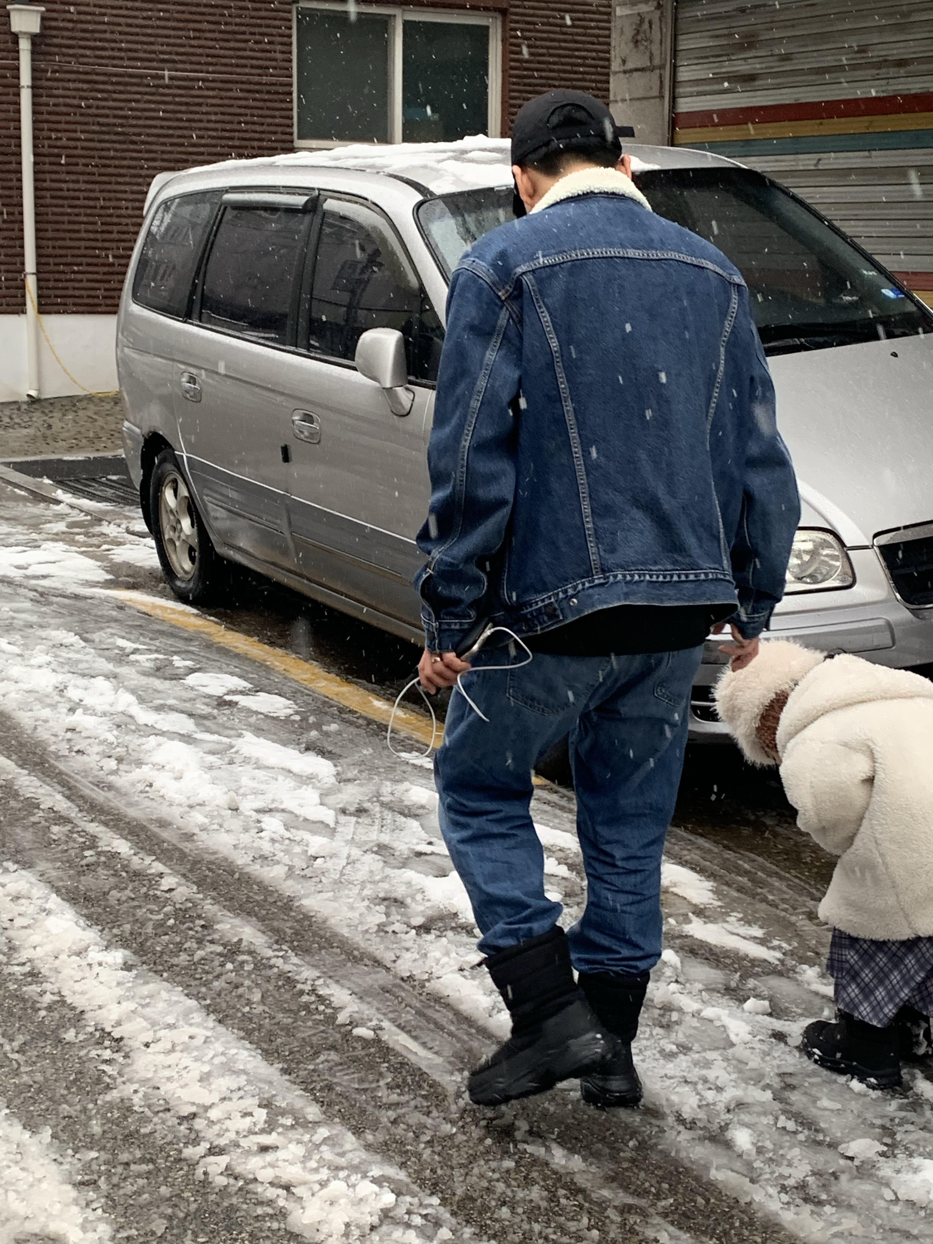 Yeezy Gap Engineered By Balenciaga Foldable Cap Black 착용 스타일
