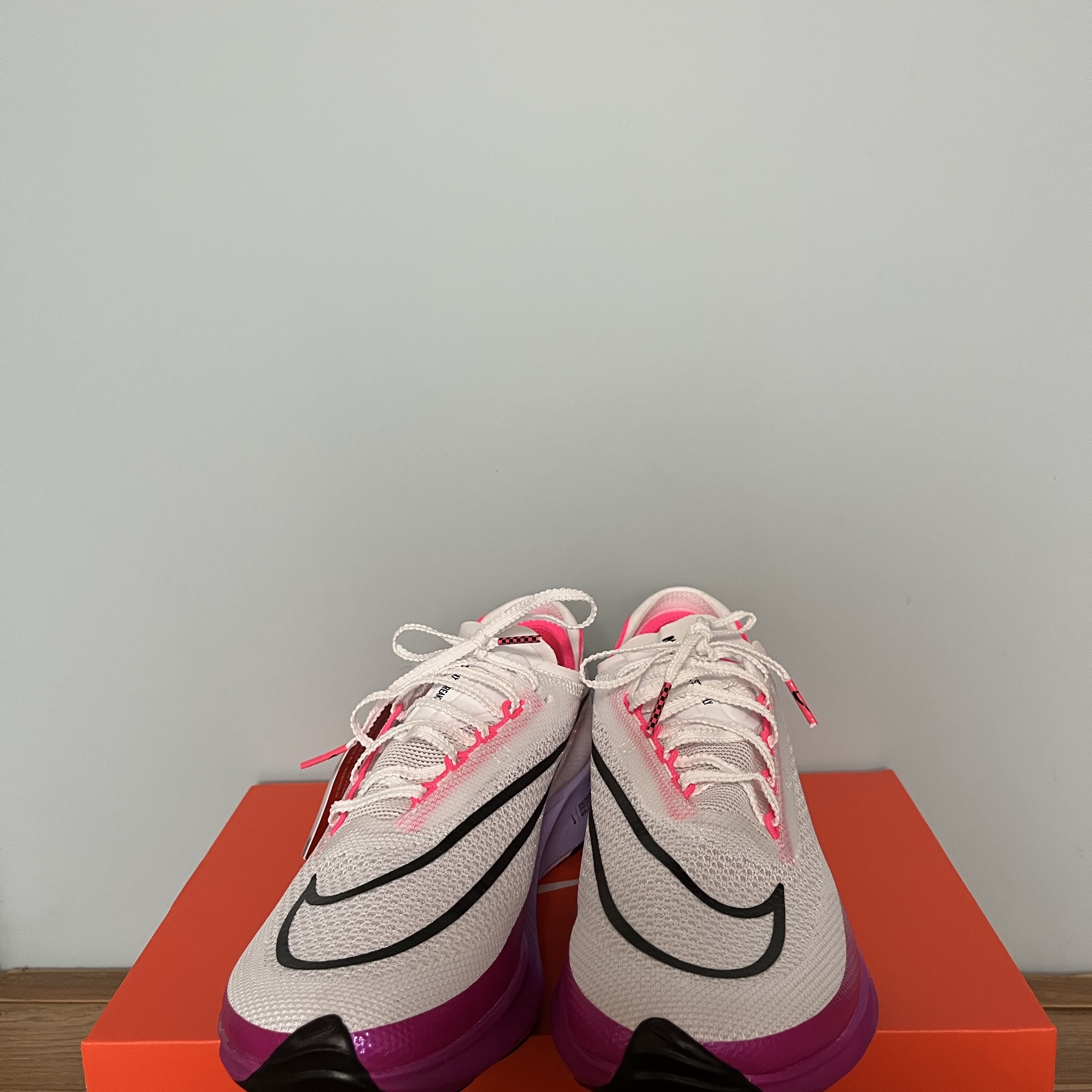 Nike ZoomX Streakfly White Vivid Graffe 착용 스타일 - 4