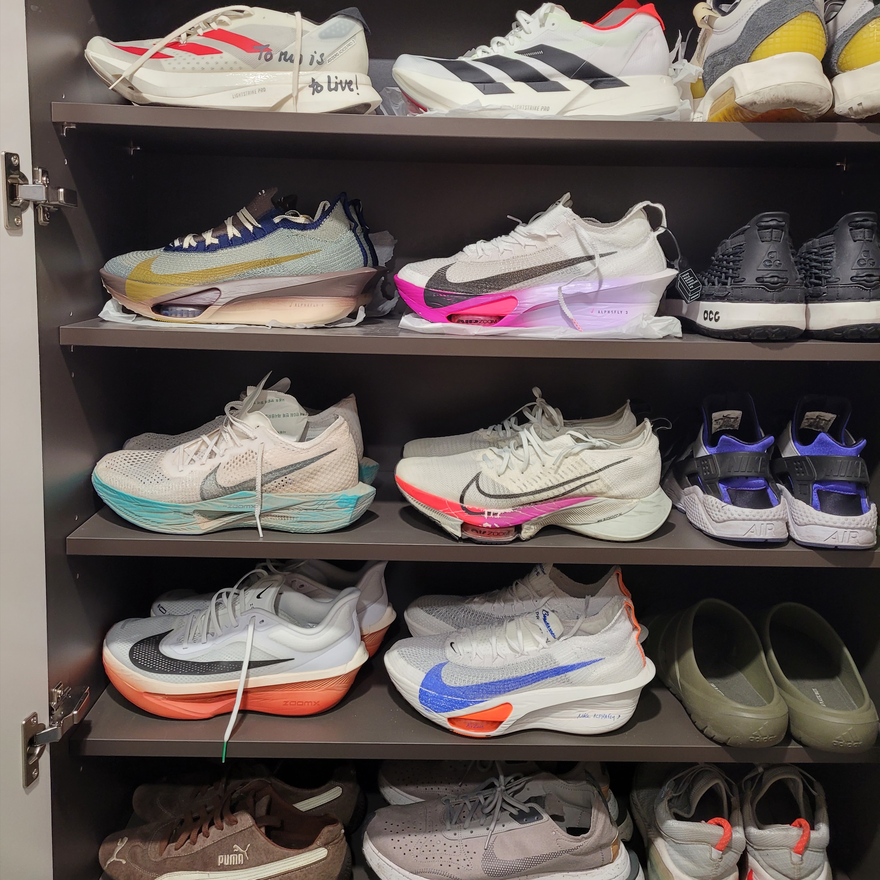 Nike Air Zoom Alphafly Next% 3 PRM Light Army Ironstone, Adidas Adizero Adios Pro 3 Off White Better Scarlet 착용 스타일