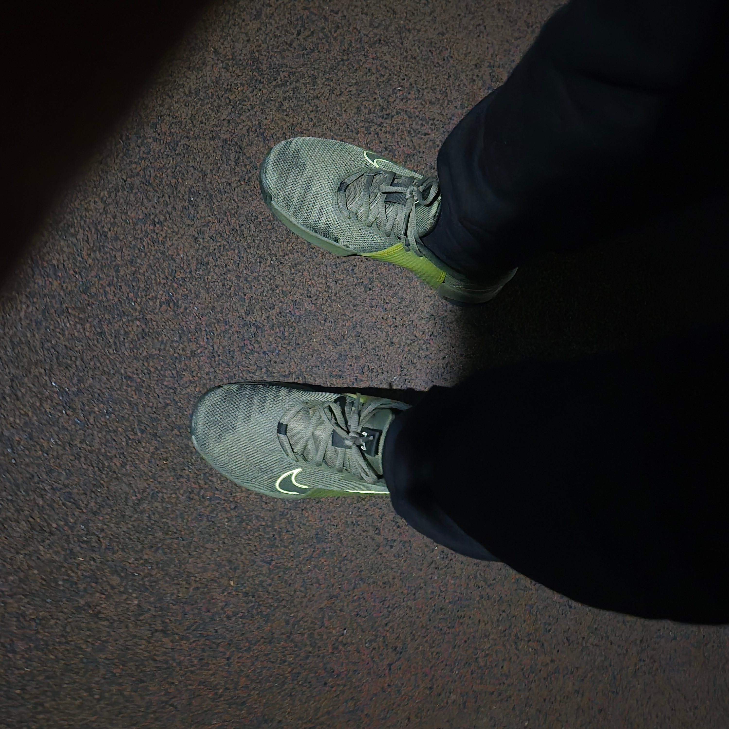 Nike Metcon 9 Olive Luminous Green 착용 스타일