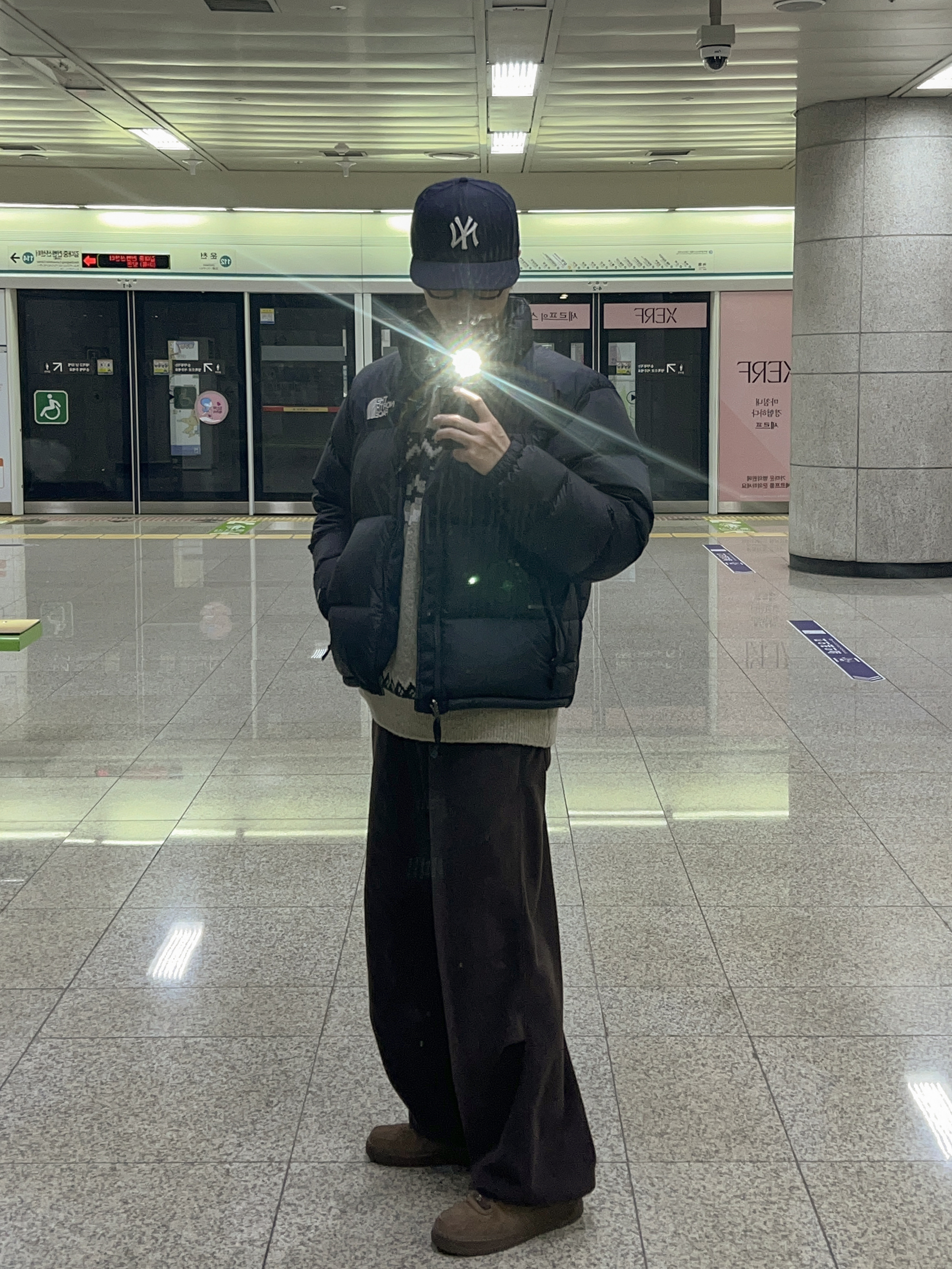 (W) Nike Air Force 1 '07 Cacao Wow, The North Face 1996 Retro Nuptse Jacket Black 착용 스타일 - 1
