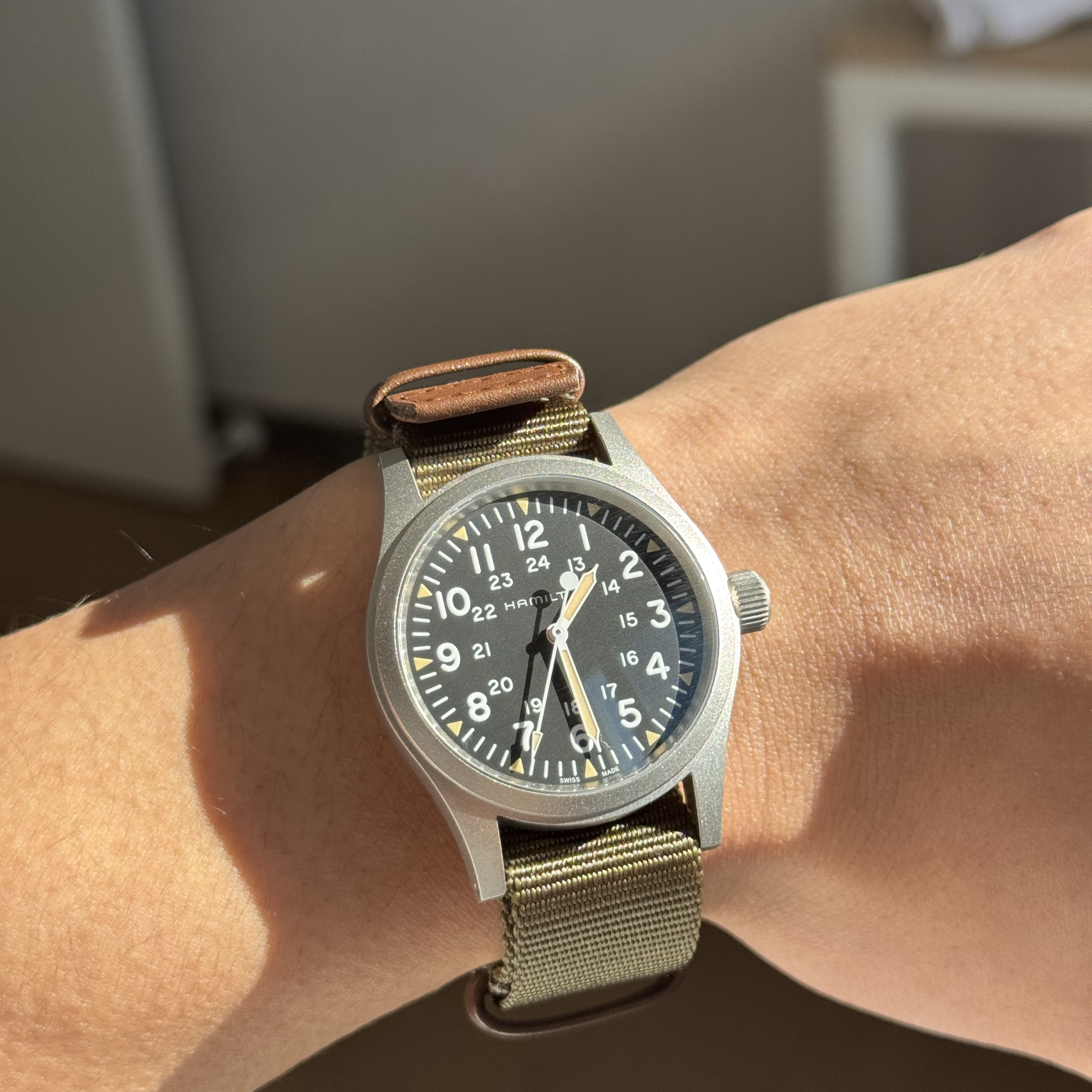 Hamilton Khaki Field Mechanical 38mm Nato Strap Green Black 착용 스타일