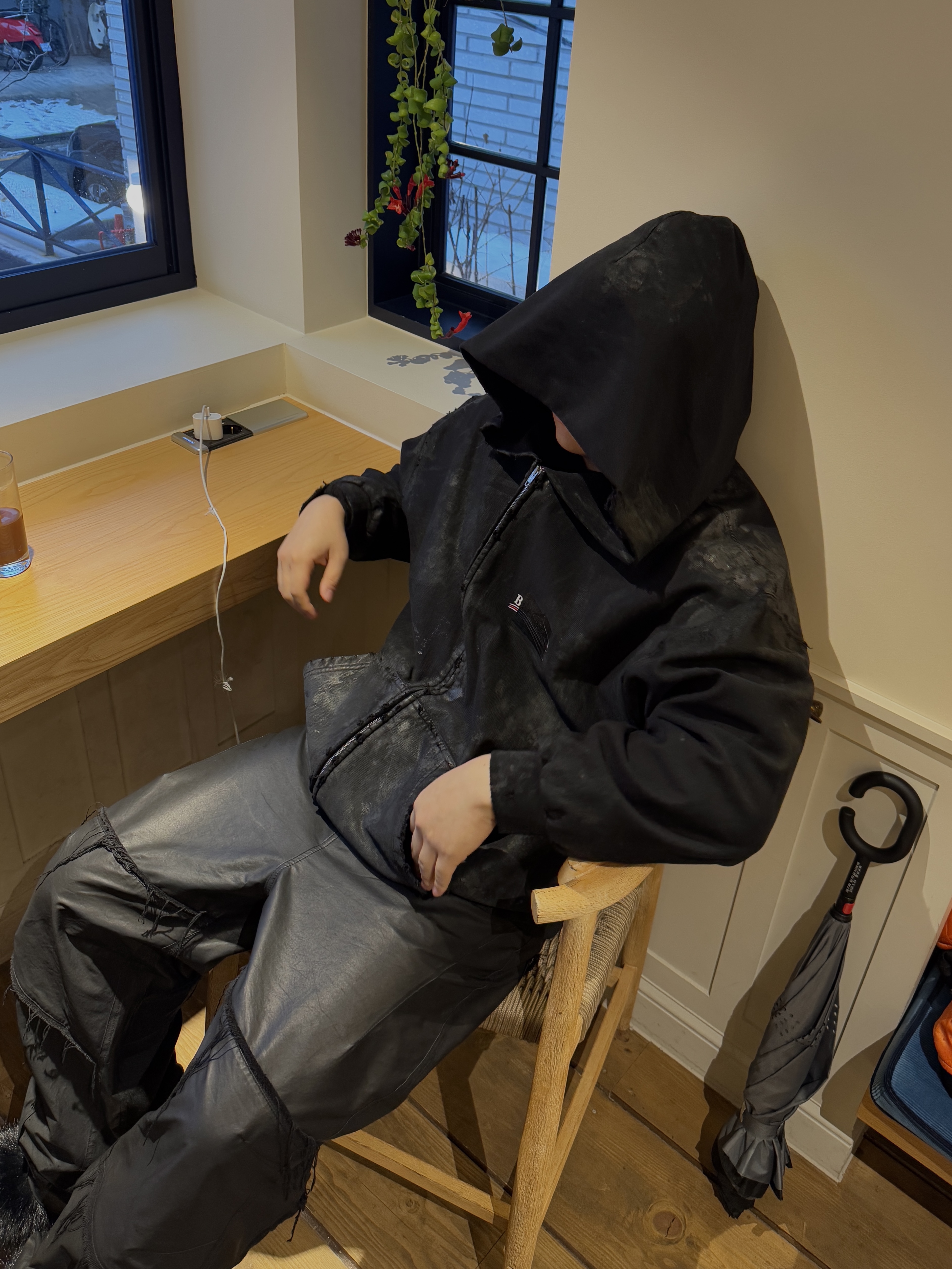 Balenciaga Gaffer Zip-Up Hoodie Small Fit Black 착용 스타일