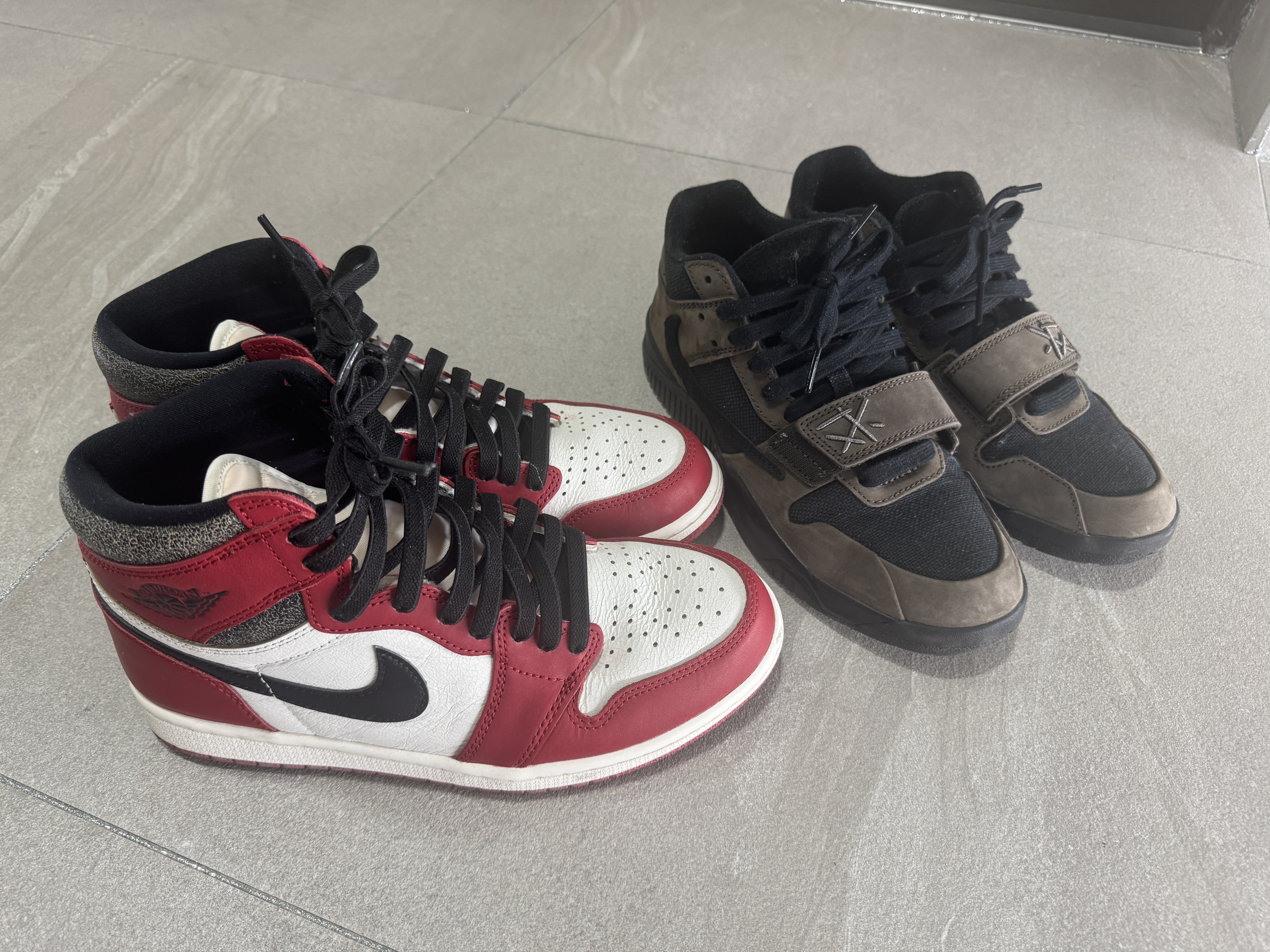 Jordan 1 Retro High OG Chicago 2022, Jordan x Travis Scott Jumpman Jack TR Black and Dark Mocha 착용 스타일