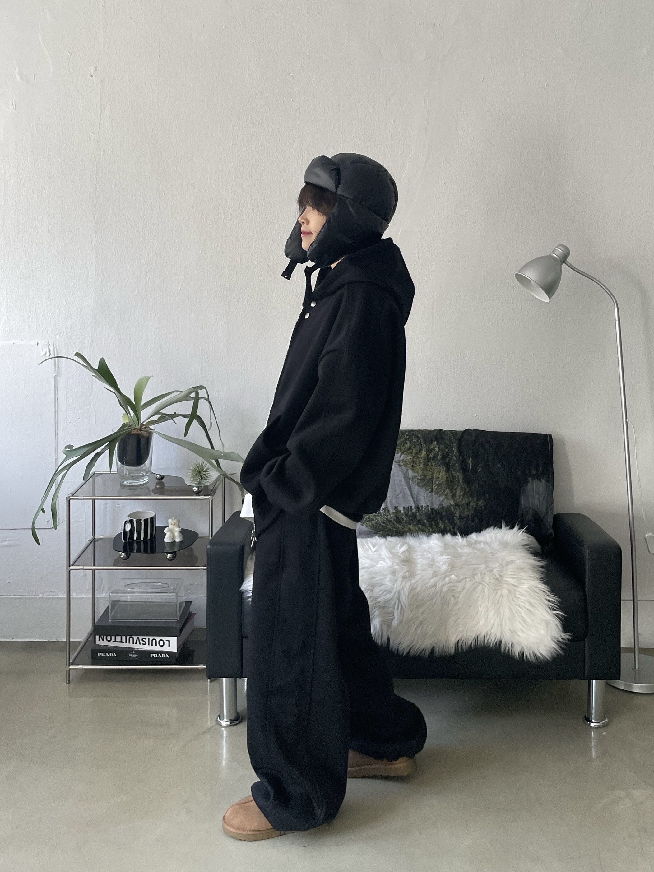 CDG Logo Check Muffler White Black, Supreme Featherweight Down Trooper Black - 23FW 착용 스타일 - 6
