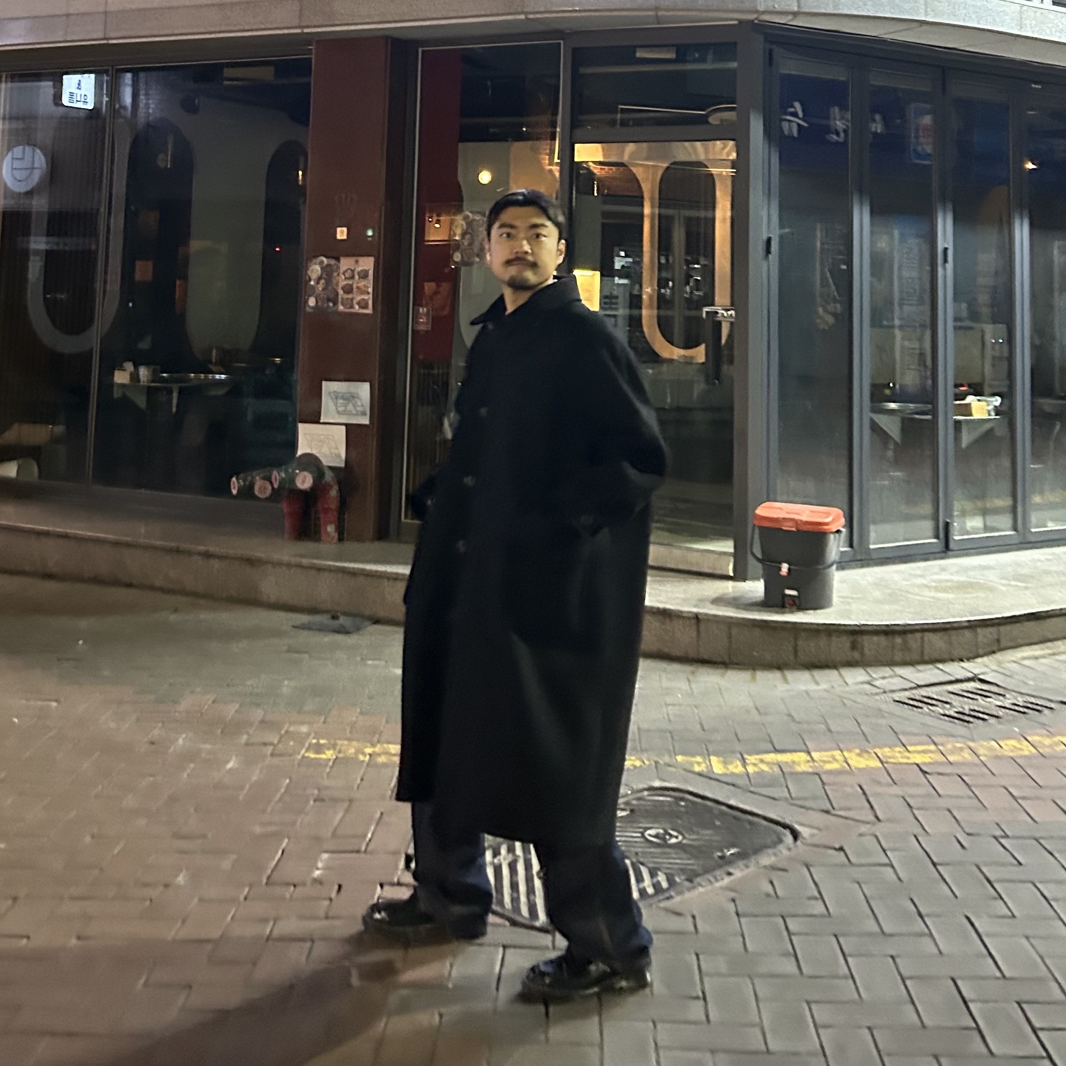 Undermycar Legion.02 Balmacaan Oversized Wool Coat Black 착용 스타일