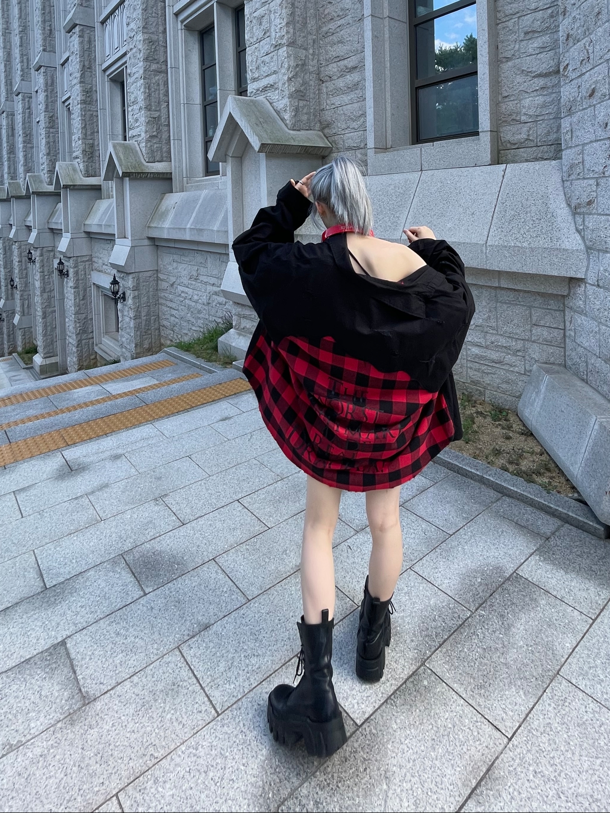 Undermycar Dohee Oversized Buffalo Check Shirts Salsa - 23SS, Balenciaga Bulldozer Lace-Up Boot Black 착용 스타일 - 4