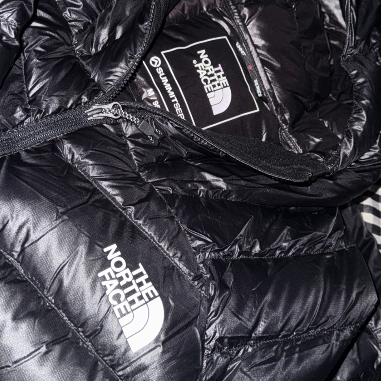 The North Face Summit Mattehorn RDS Down Jacket Real Black 착용 스타일