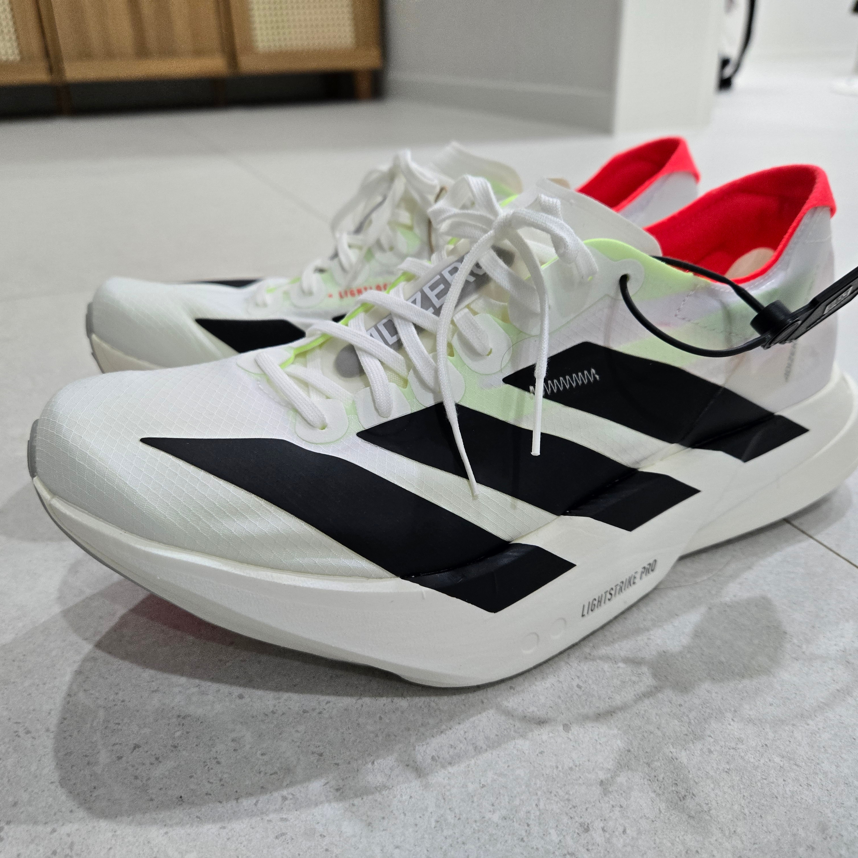 Adidas Adizero Adios Pro 4 Cloud White Core Black 착용 스타일 - 2