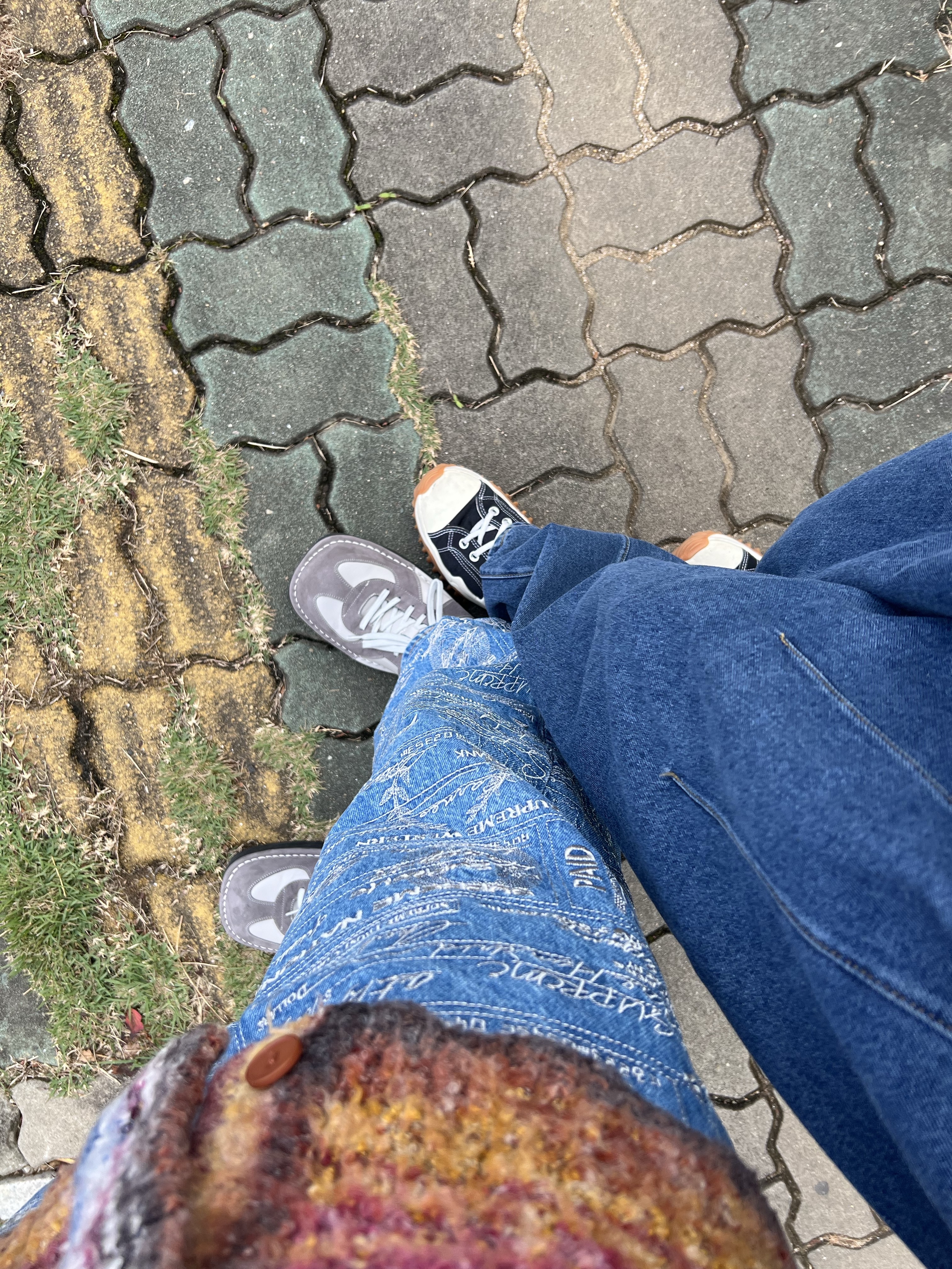 Balenciaga Cargo Sneakers Grey White Blue, Converse Run Star Motion High Black 착용 스타일 - 2