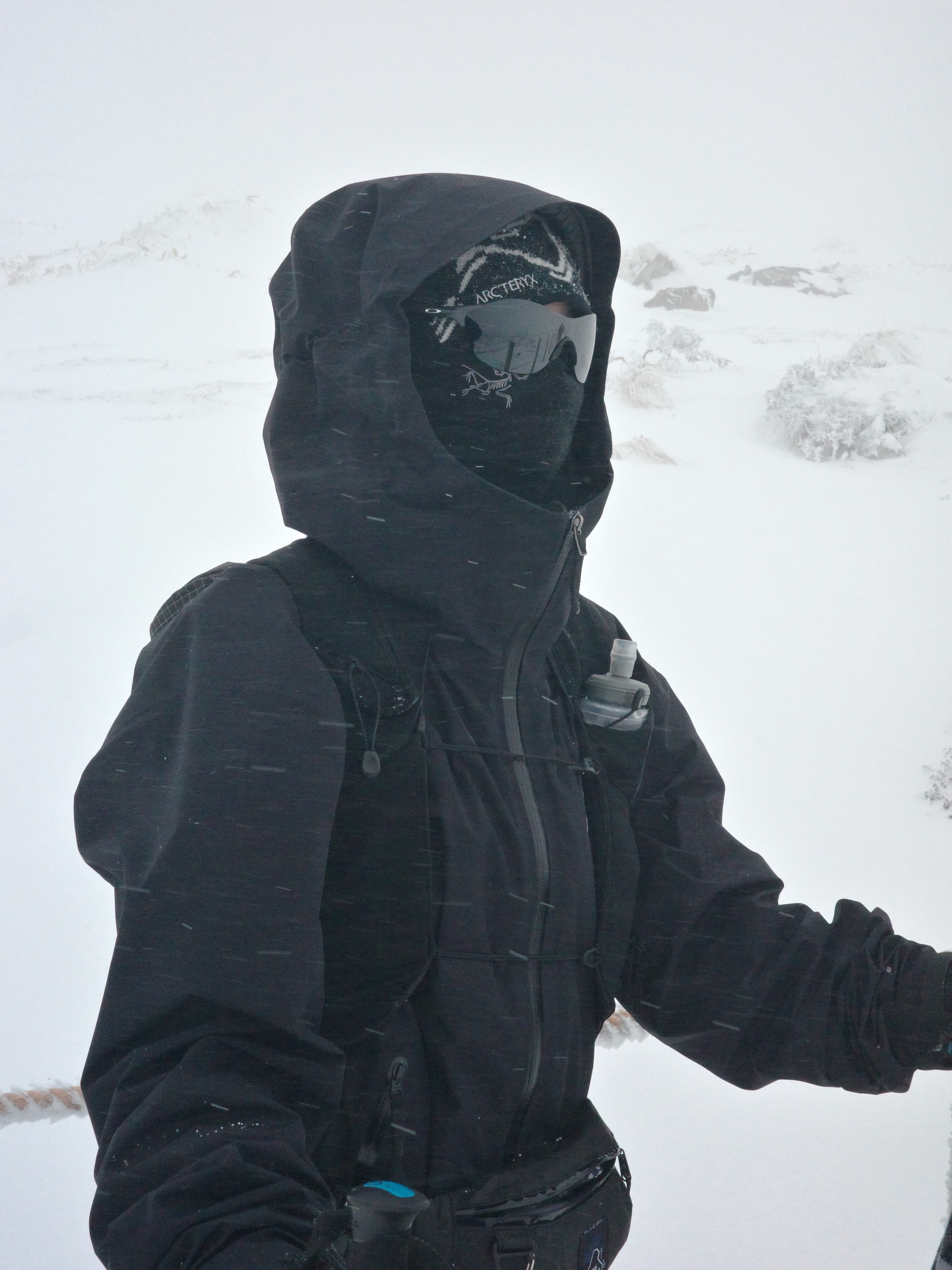 Arc'teryx Beta LT Jacket Black, Arc'teryx Norvan 14 Vest Black 착용 스타일 - 2