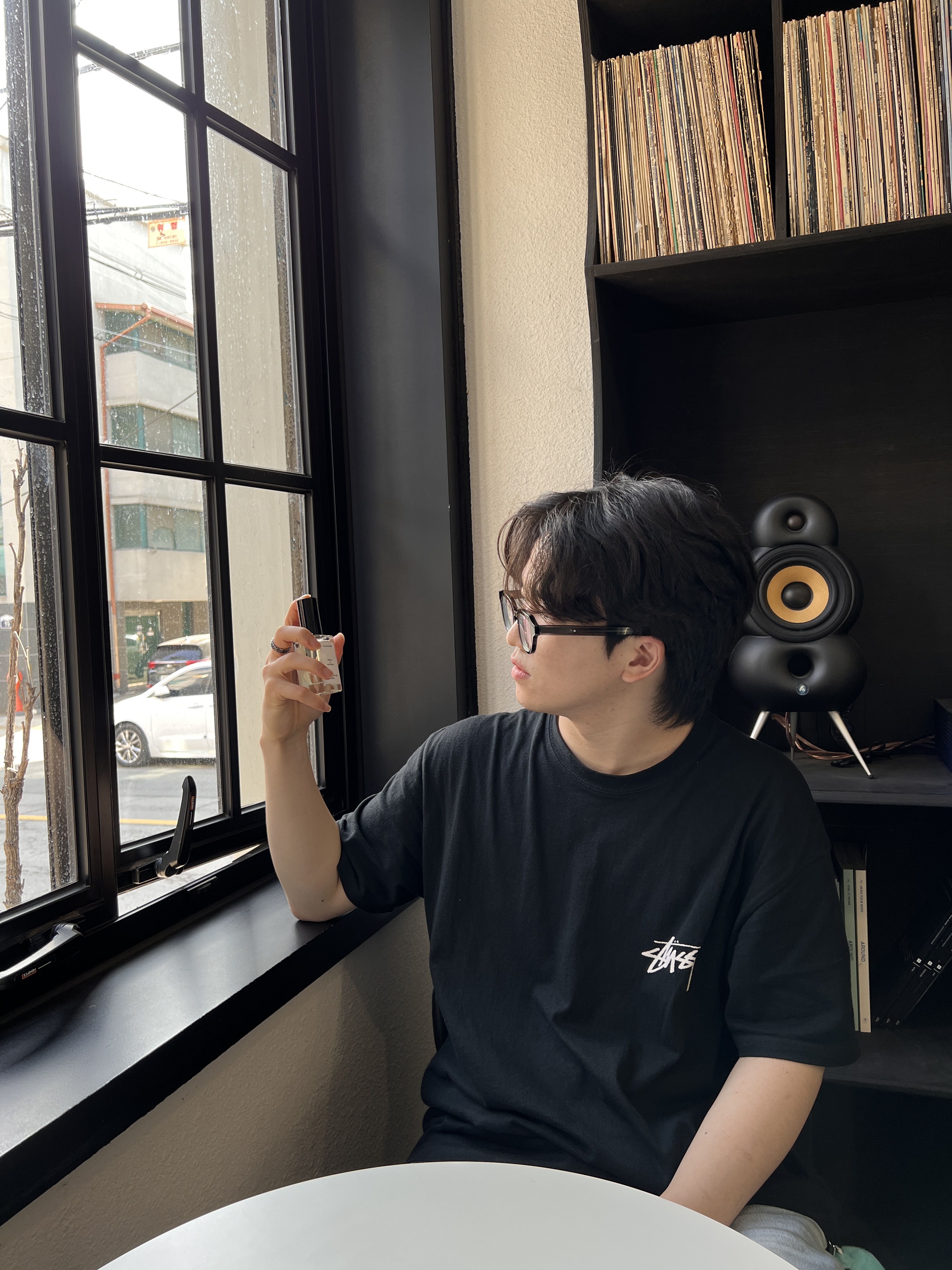 Stussy Fuzzy Dice T-Shirt Black 착용 스타일 - 2