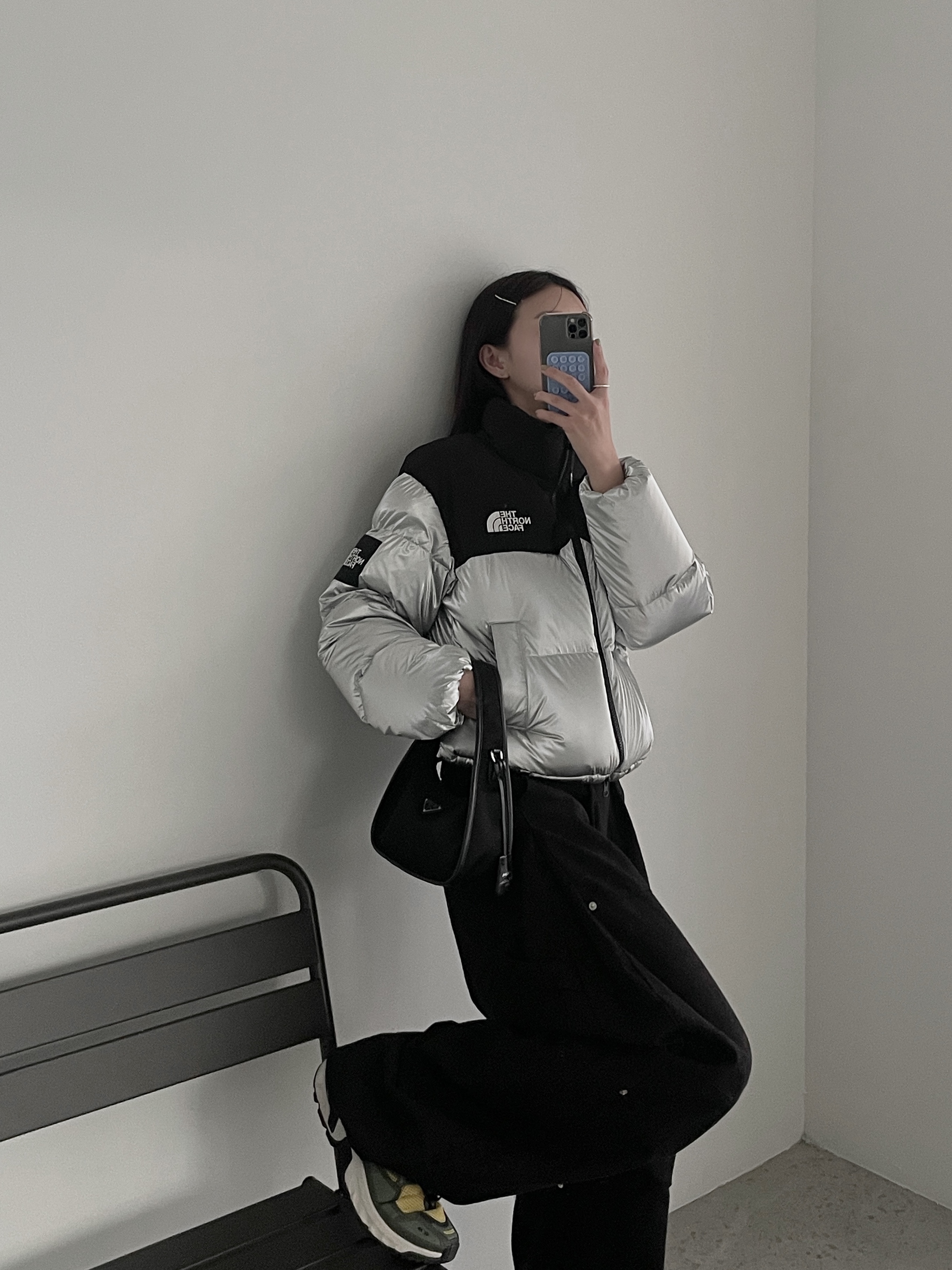 Salomon ACS +OG Buttercup Olive Night Black, (W) The North Face White Label Novelty Nuptse Down Jacket SE Silver 착용 스타일 - 4