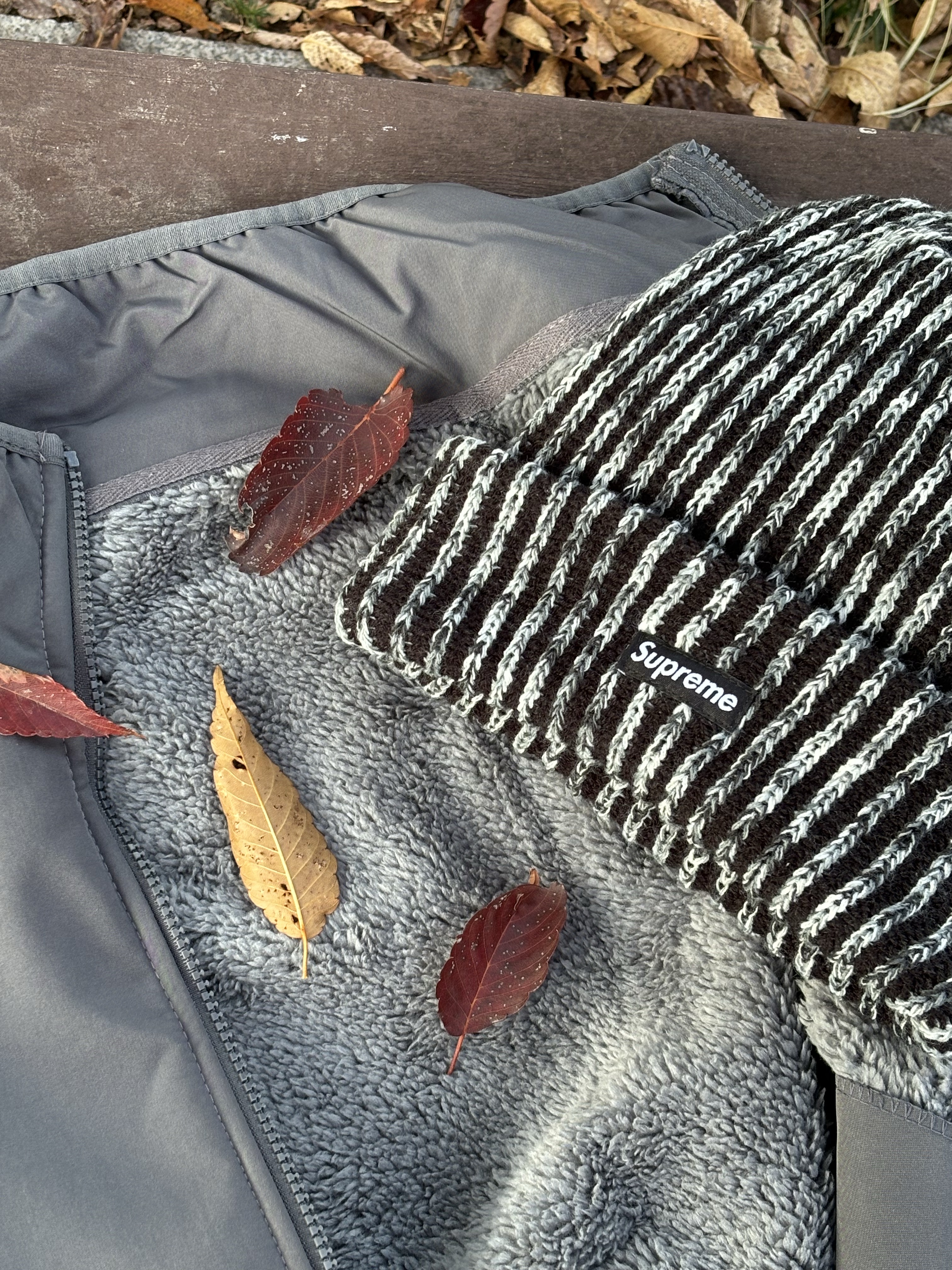 Supreme Rainbow Loose Gauge Beanie Black - 24FW, Salomon Trailblazer 20 Black 착용 스타일 - 6