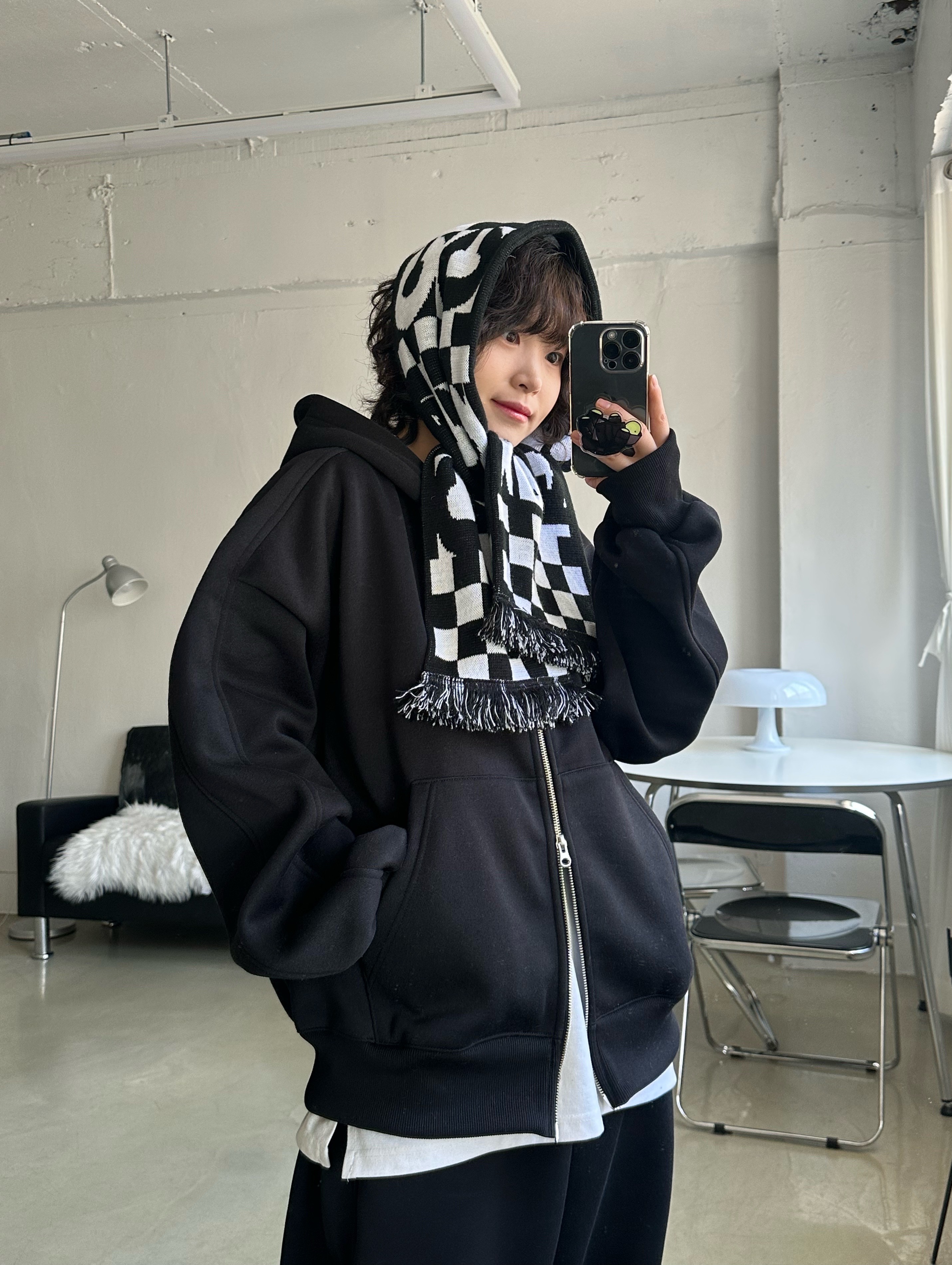 CDG Logo Check Muffler White Black, Supreme Featherweight Down Trooper Black - 23FW 착용 스타일 - 1