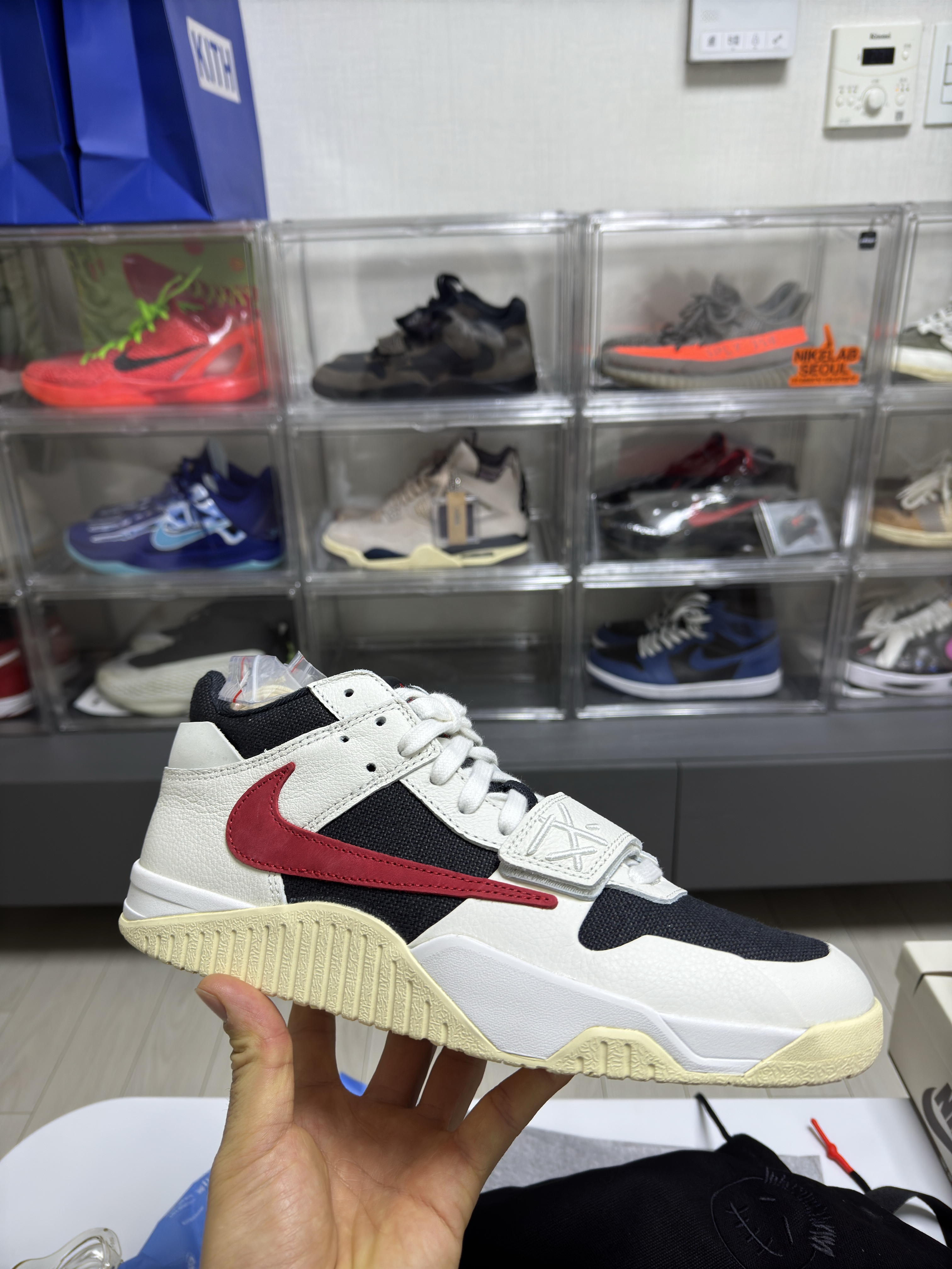 Jordan x Travis Scott Jumpman Jack TR University Red 착용 스타일