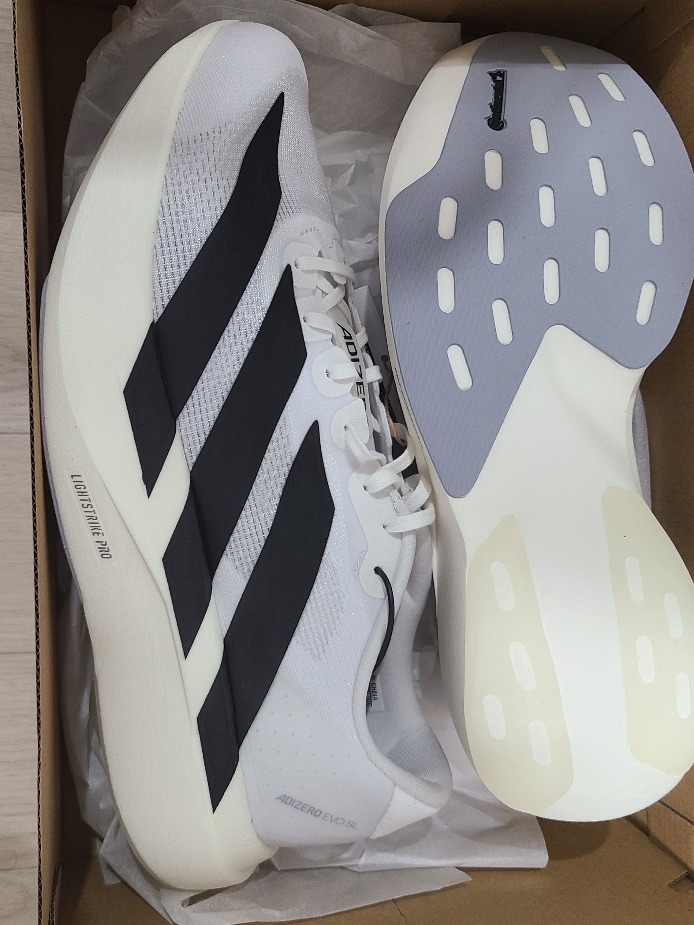 Adidas Adizero EVO SL Cloud White Core Black 착용 스타일