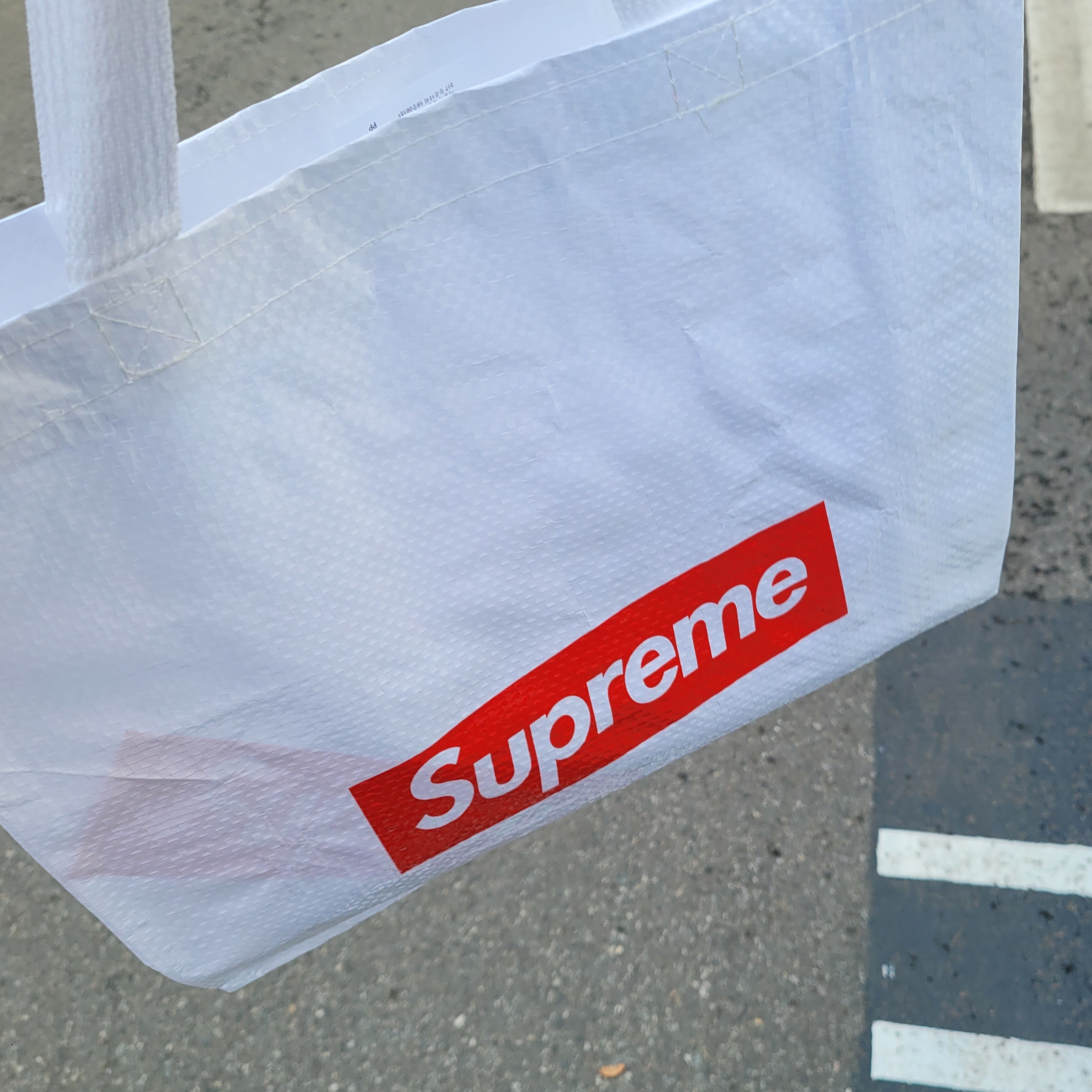 Supreme Small Box T-Shirt White - 24FW 착용 스타일 - 2