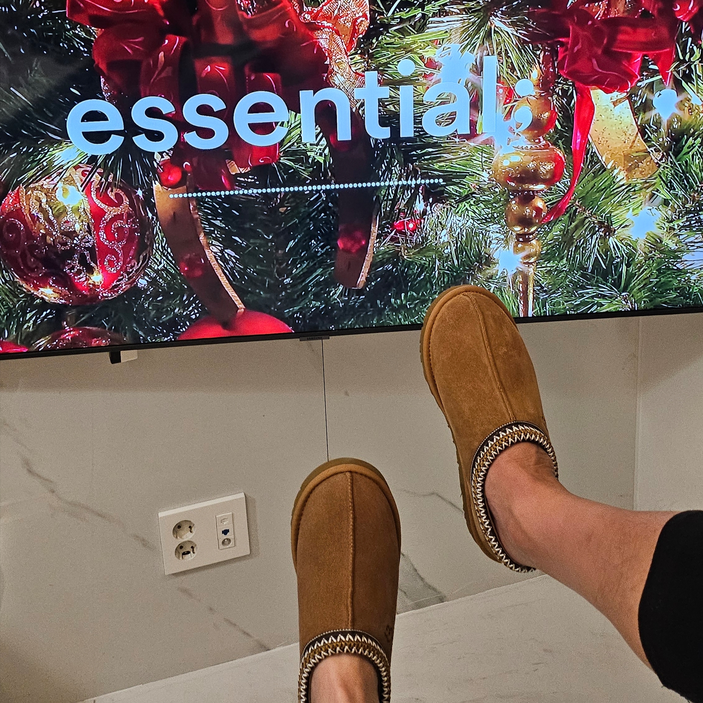 UGG Tasman Slipper Chestnut 착용 스타일