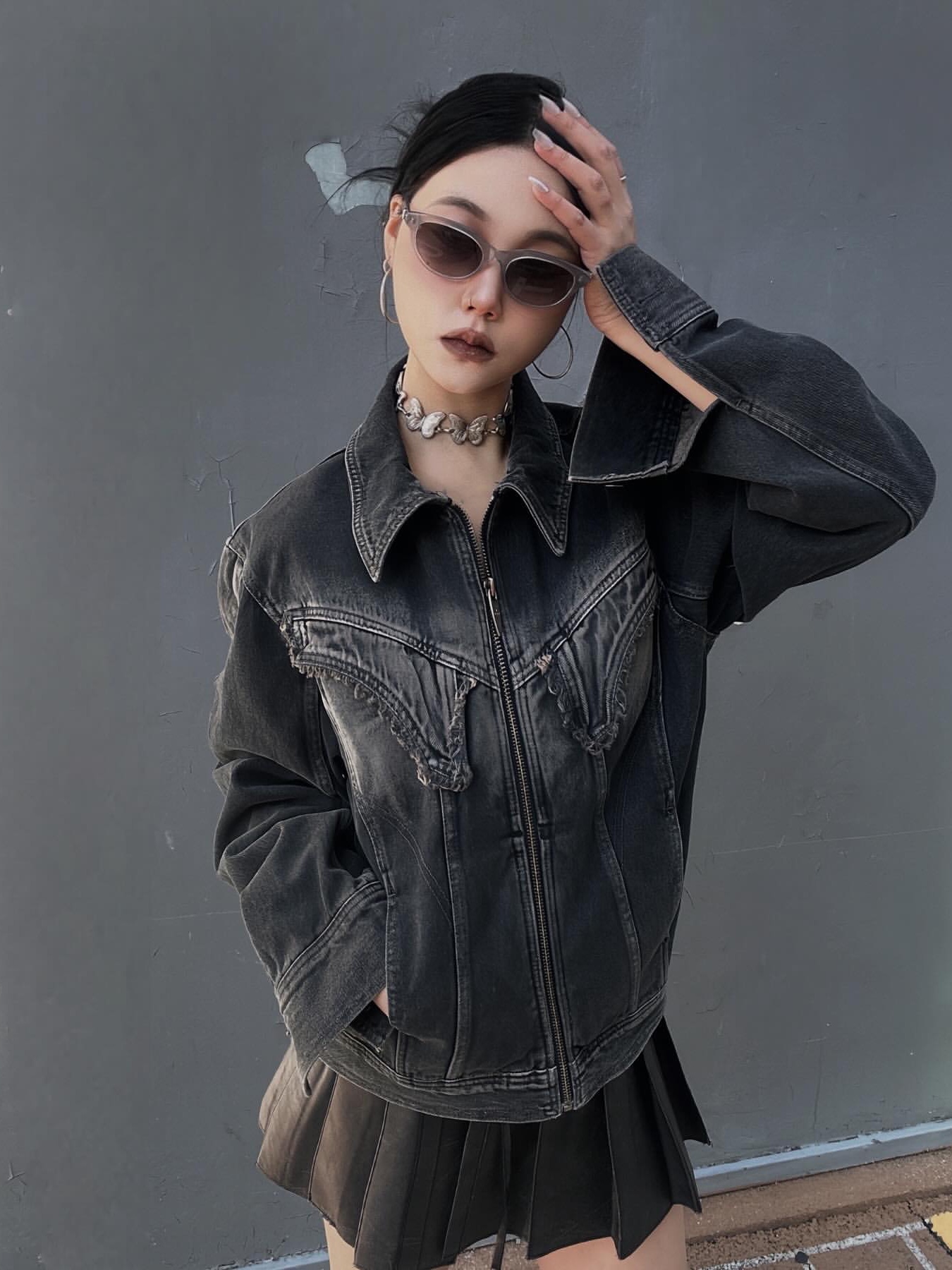 BLR Dyed Curved Line Denim Trucker Jacket Blue 착용 스타일