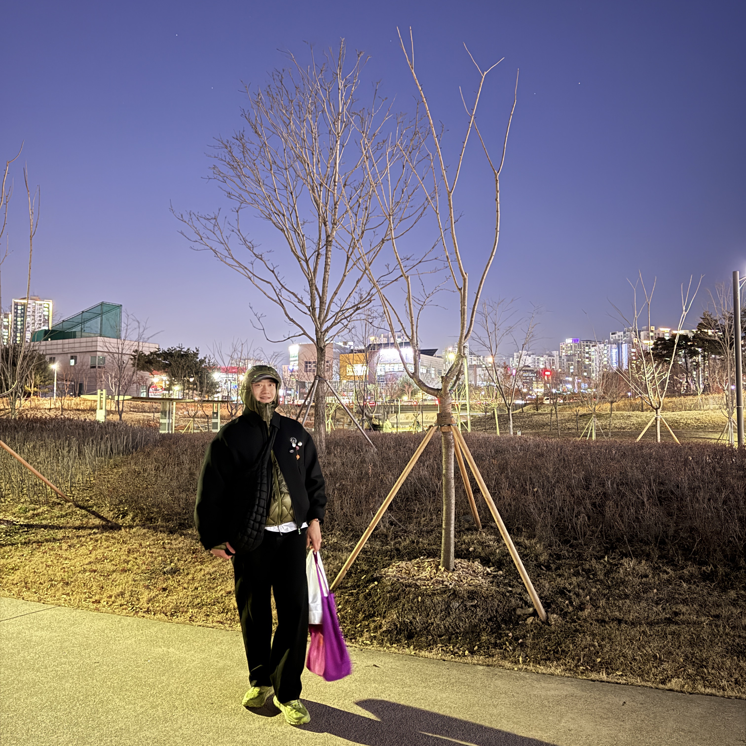 Homme Plisse Issey Miyake MC June Hoodie Ivory, Magliano Mini Knitted Bomber Baby Pink 착용 스타일 - 2
