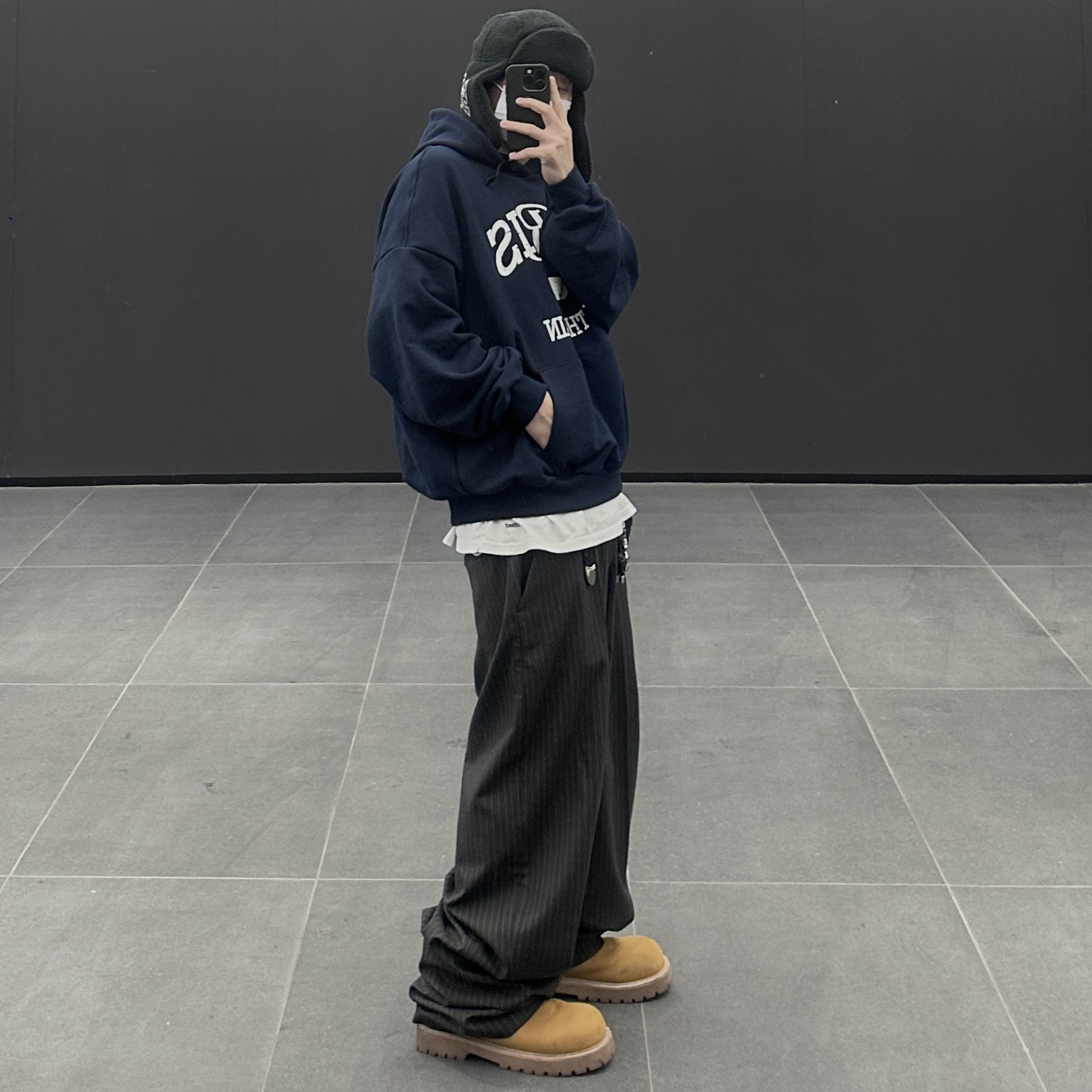 Supreme Shearling Trooper Black - 23FW 착용 스타일 - 3