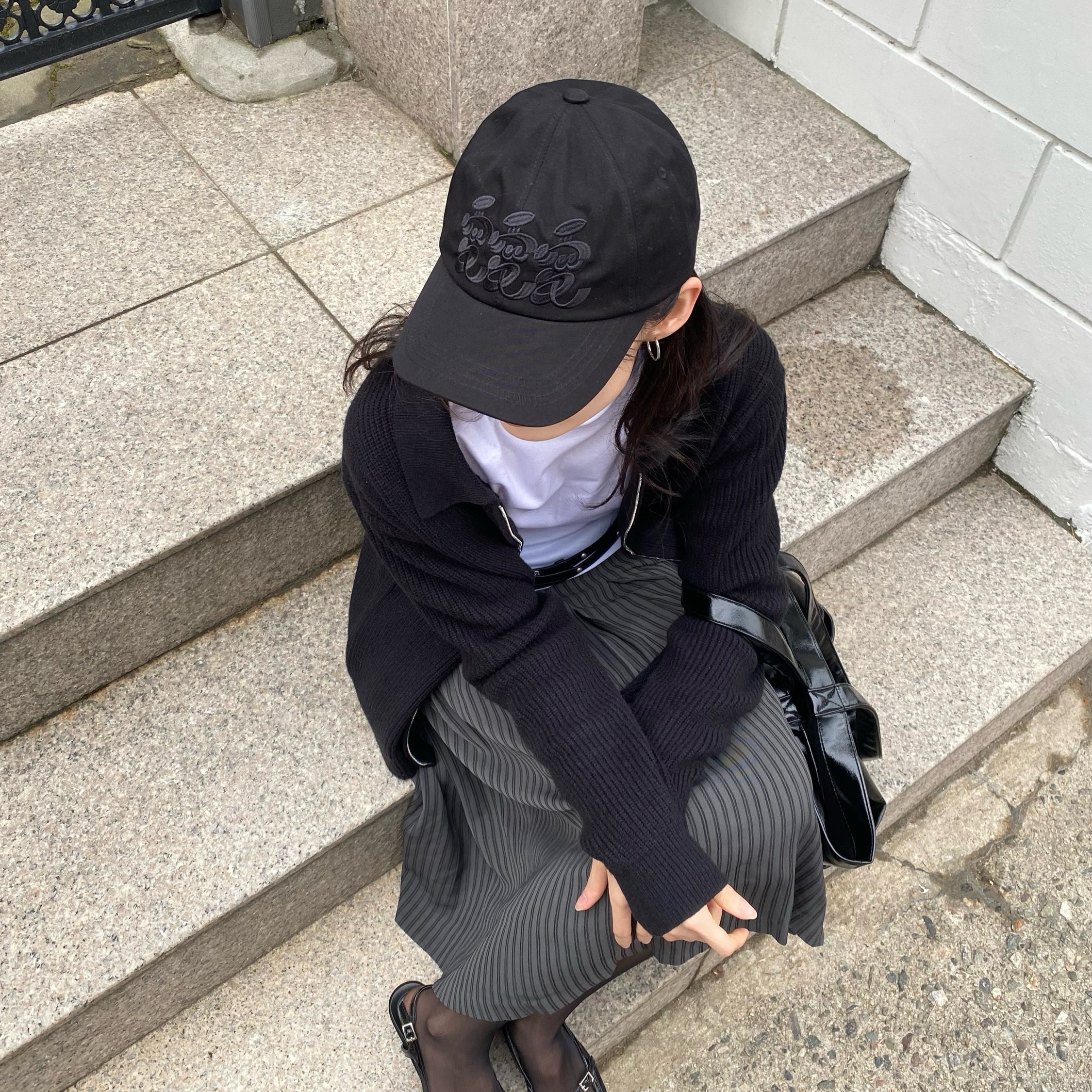 LUVLUVLUV SV The Most Basic Baseball Cap Black 착용 스타일 - 3