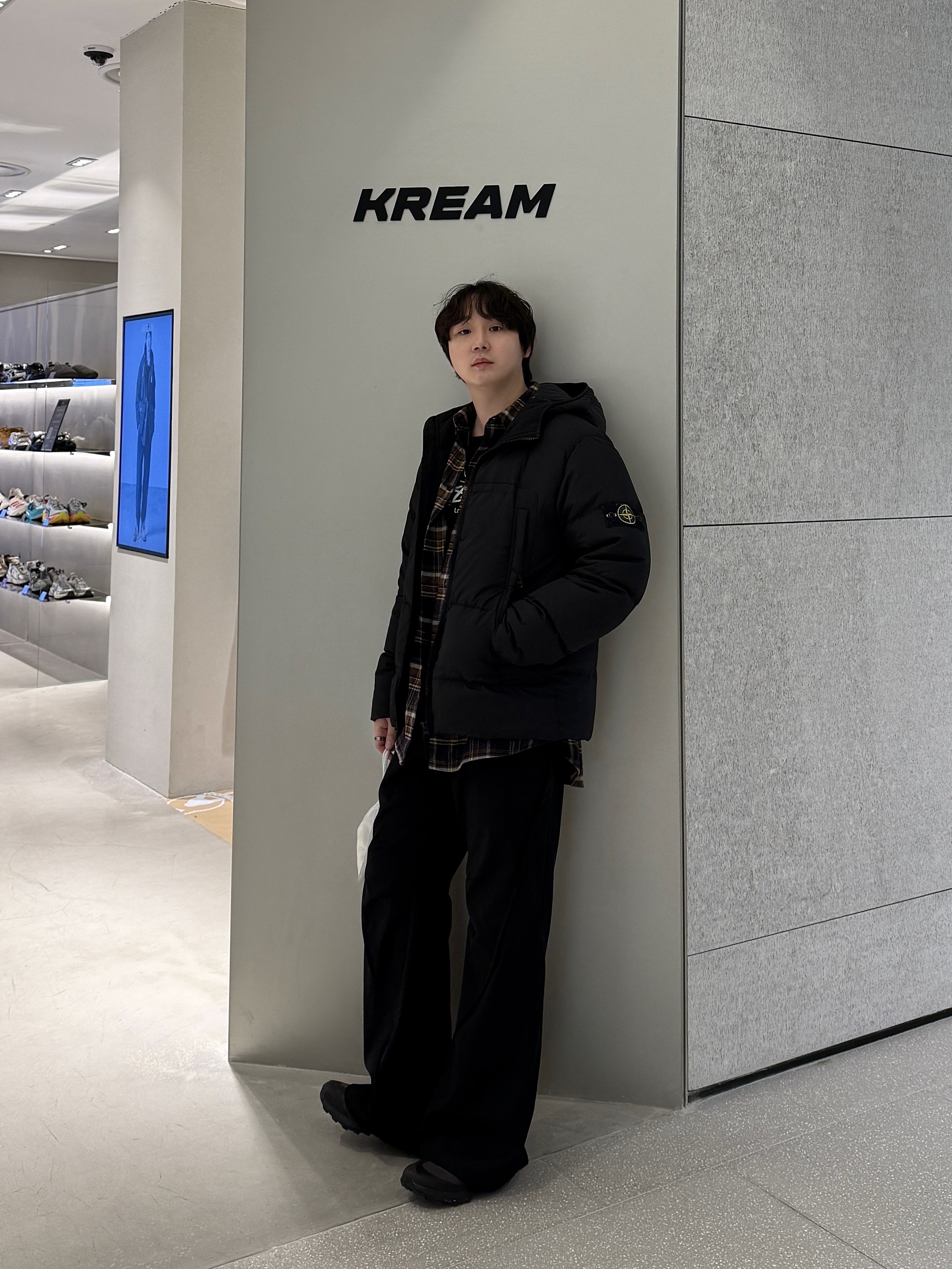 Stone Island 40723 Crinkle Reps Hooded Down Jacket Black - 20FW, AMI de Coeur Classic Muffler Black 착용 스타일 - 3