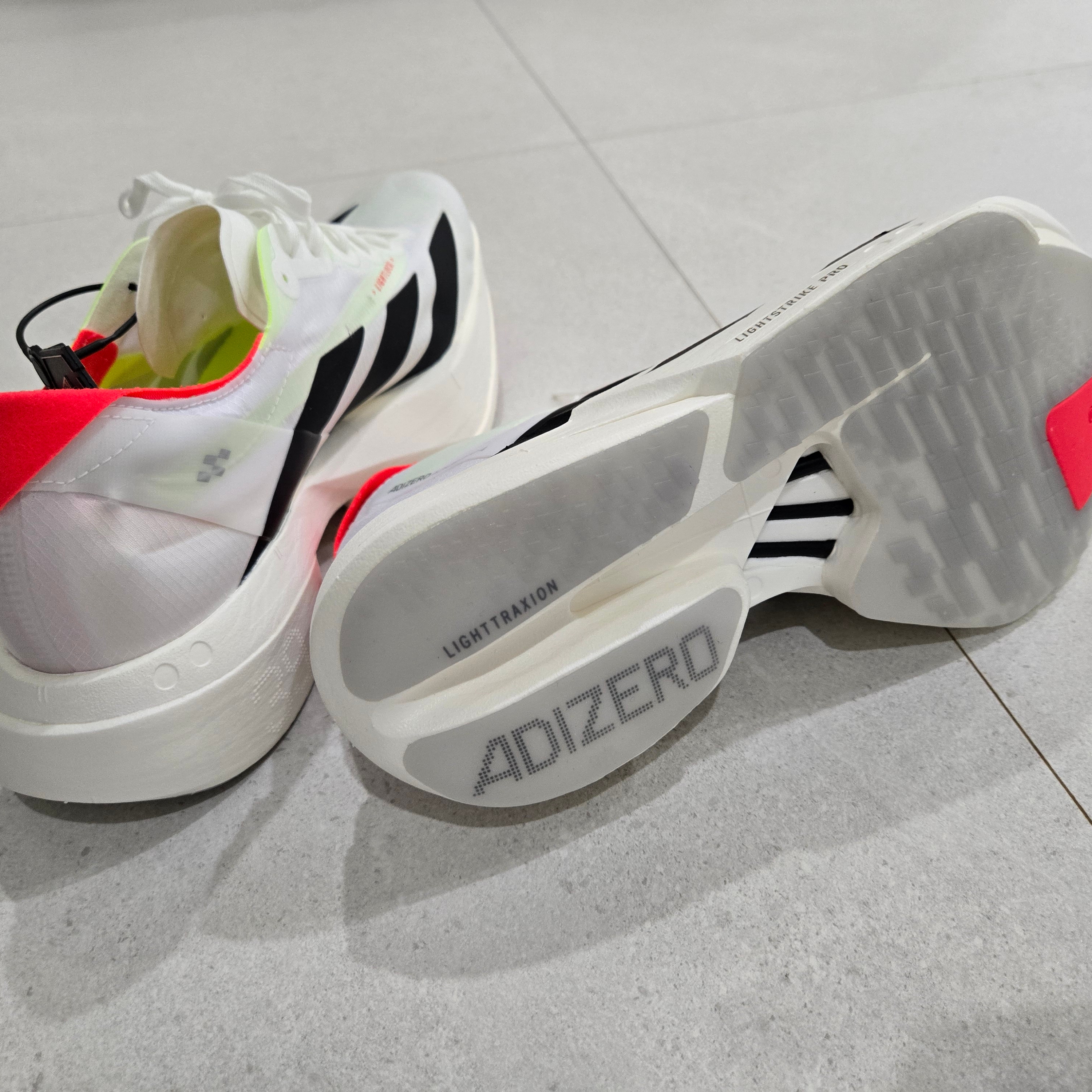 Adidas Adizero Adios Pro 4 Cloud White Core Black 착용 스타일 - 5
