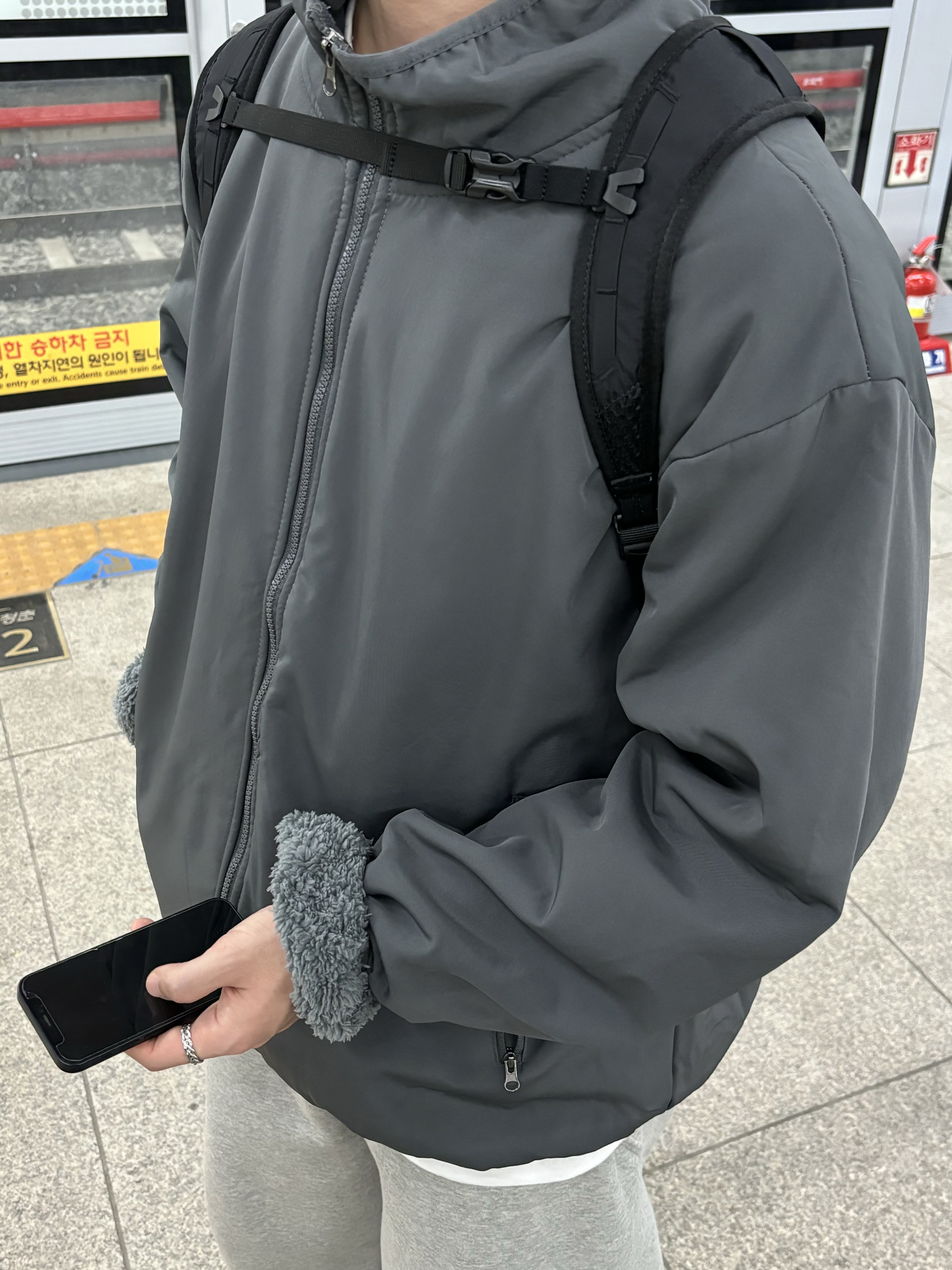 Supreme Rainbow Loose Gauge Beanie Black - 24FW, Salomon Trailblazer 20 Black 착용 스타일 - 4