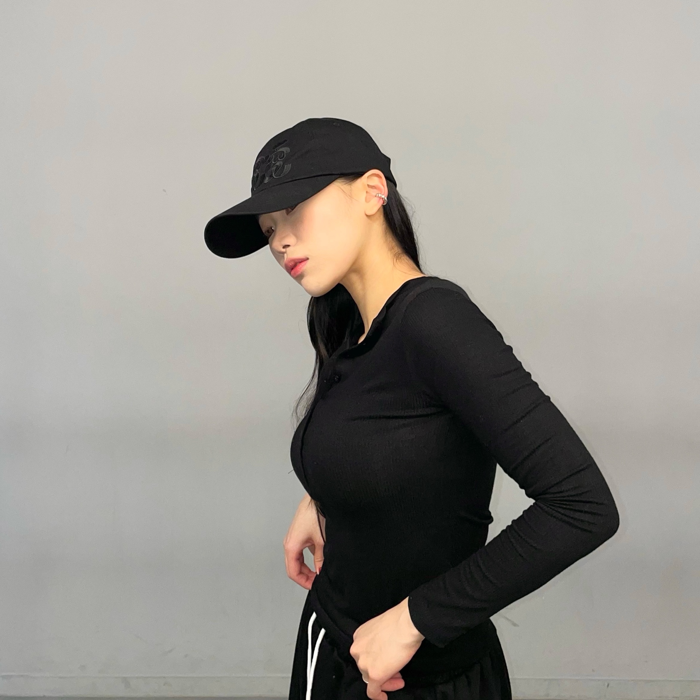 LUVLUVLUV SV The Most Basic Baseball Cap Black 착용 스타일 - 3