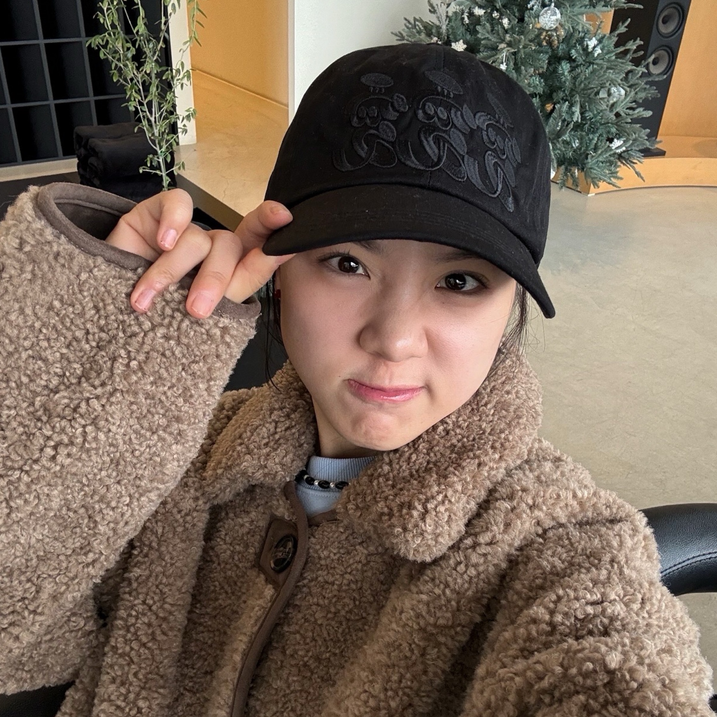 LUVLUVLUV SV The Most Basic Baseball Cap Black 착용 스타일 - 3