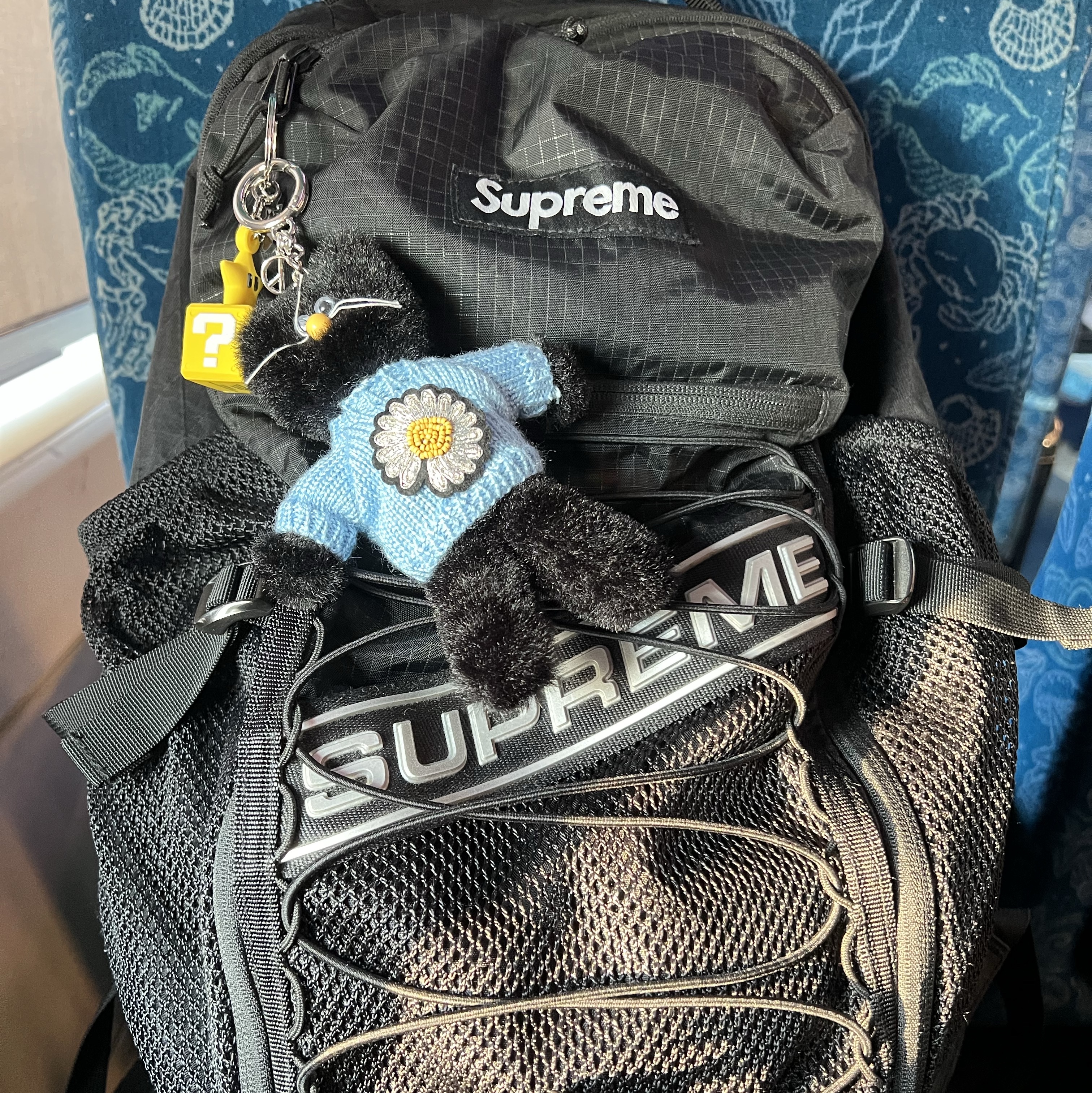 Monamhee x Peaceminusone Daihee Plush Keyring, Supreme Backpack Black - 23FW 착용 스타일