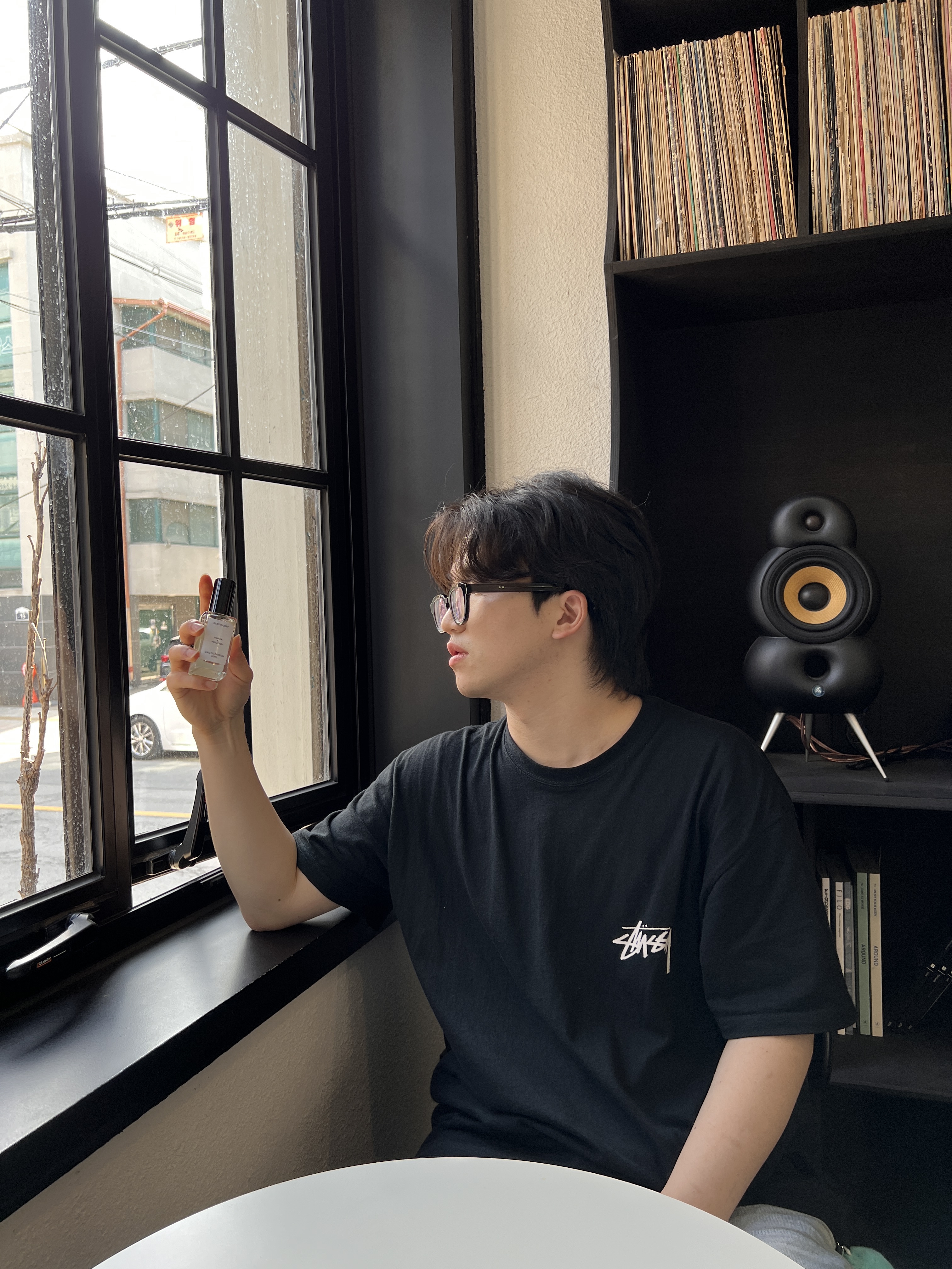 Stussy Fuzzy Dice T-Shirt Black 착용 스타일 - 1