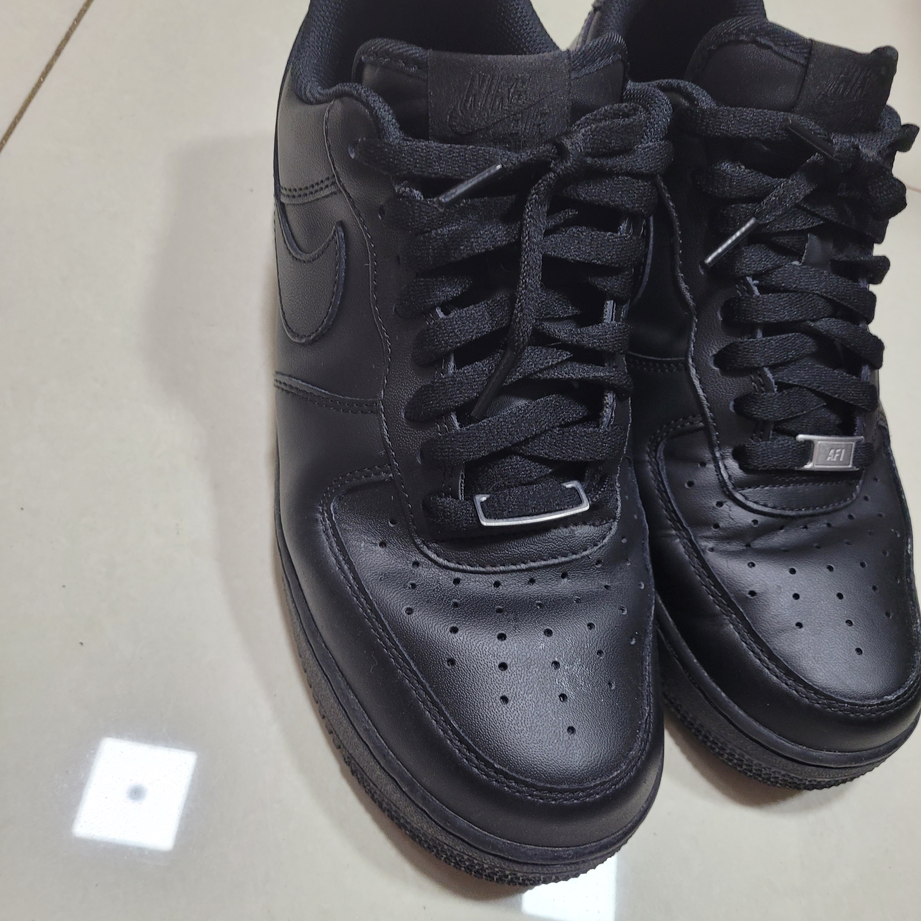 Nike Air Force 1 '07 Low Triple Black 착용 스타일